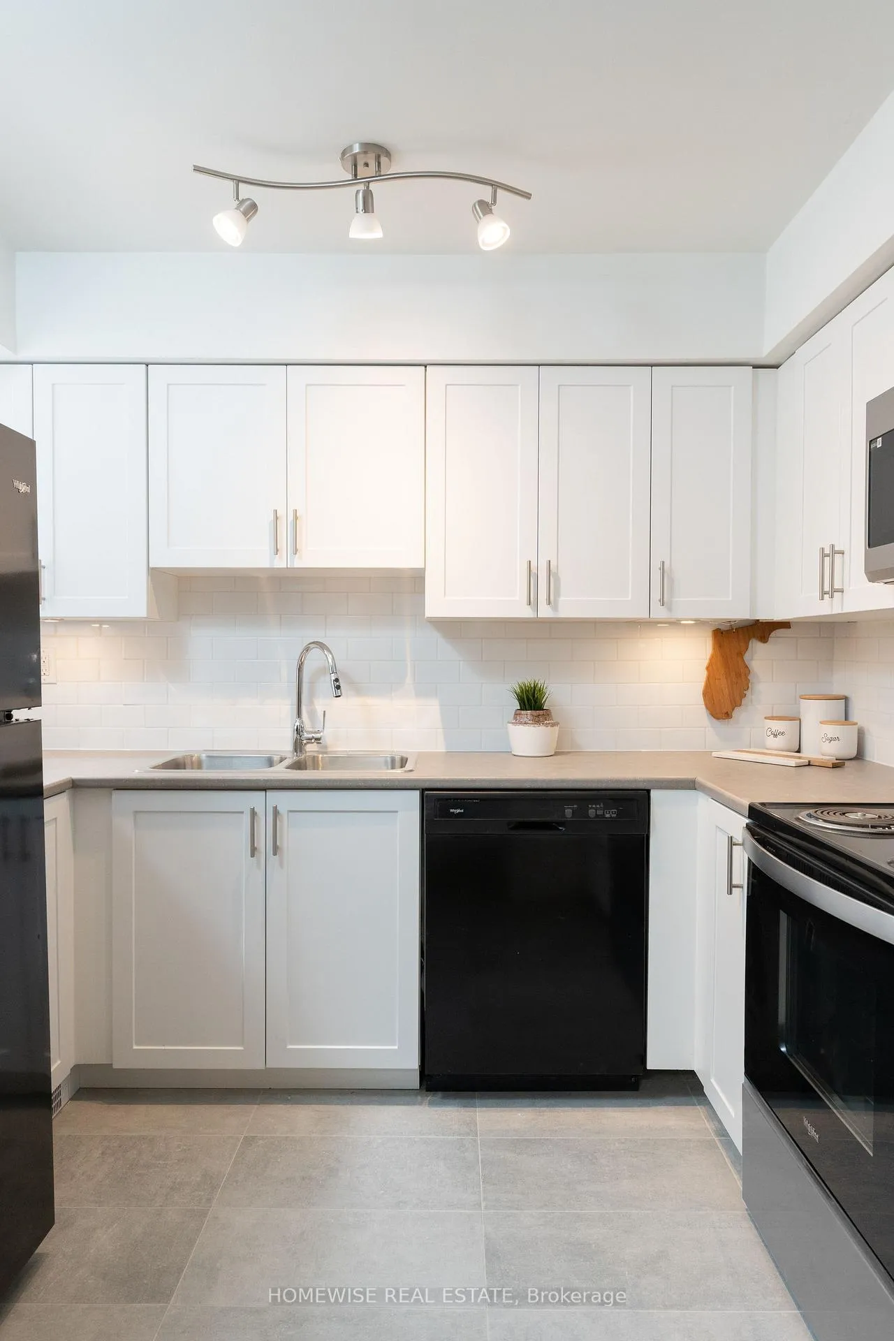 Photo 8 of Unit B6, 240 Ormond Drive, Oshawa, Samac — HOMEH