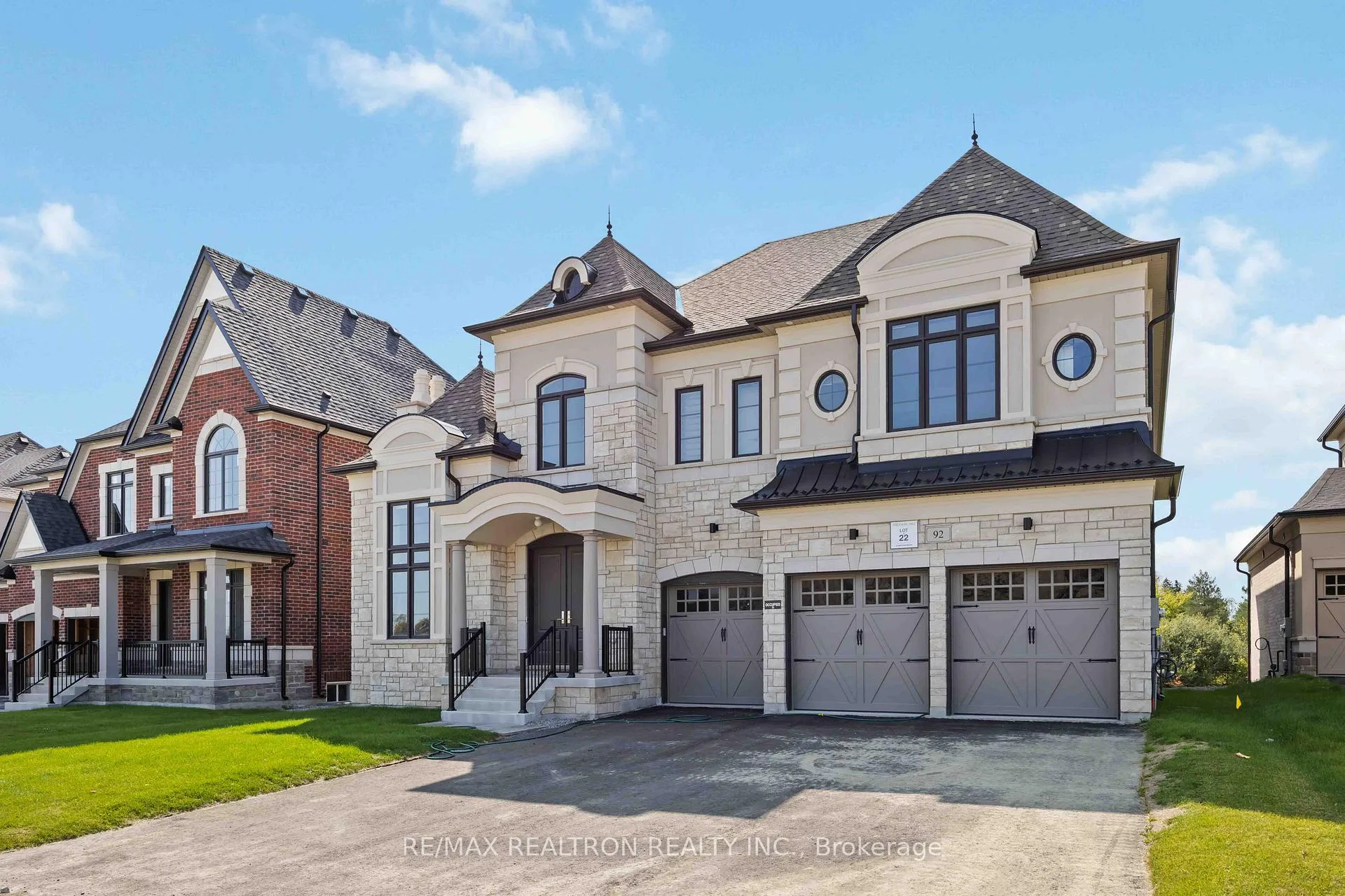 Photo 2 of 92 Sunny Acre Crescent, King, King City — HOMEH