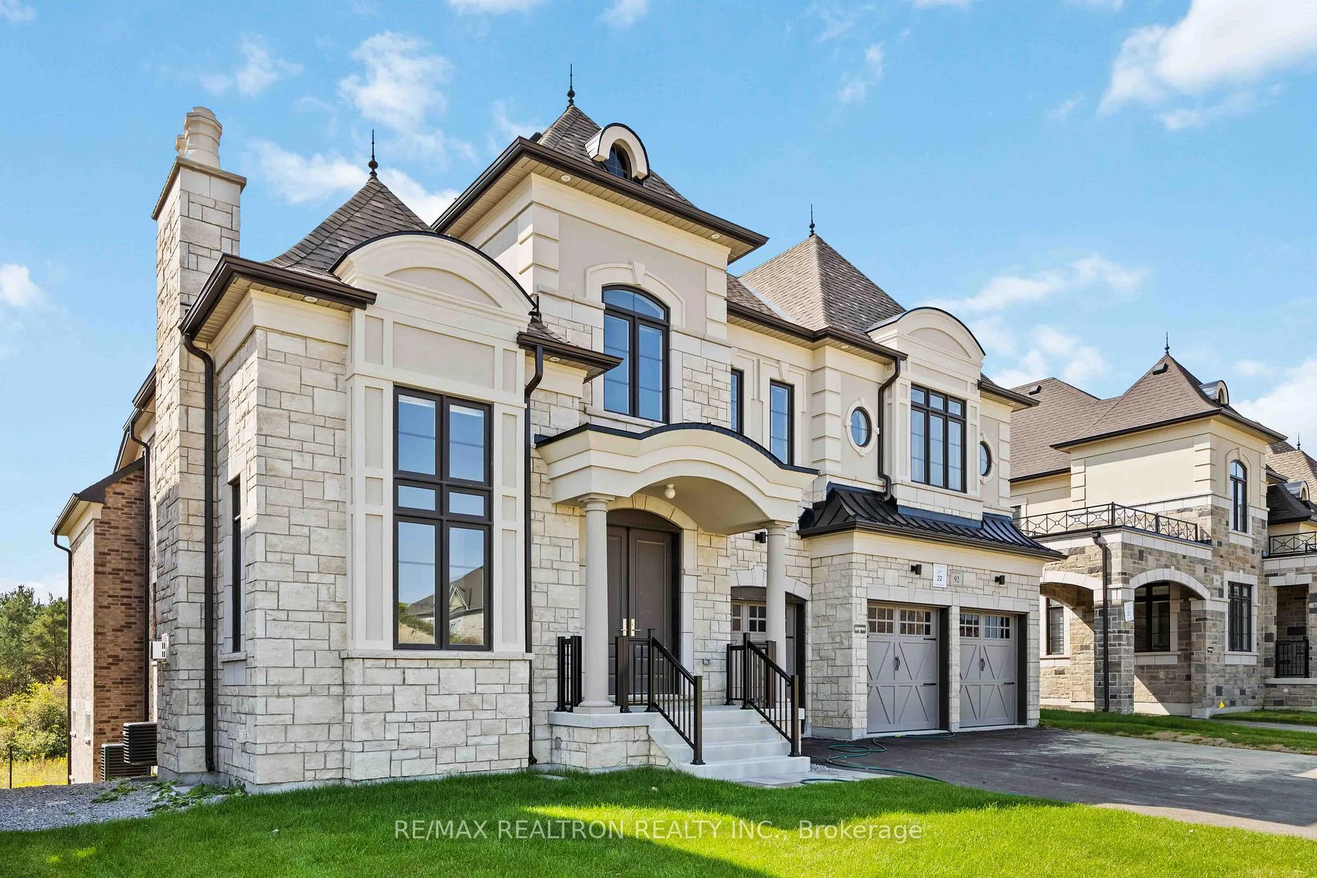 Photo 3 of 92 Sunny Acre Crescent, King, King City — HOMEH
