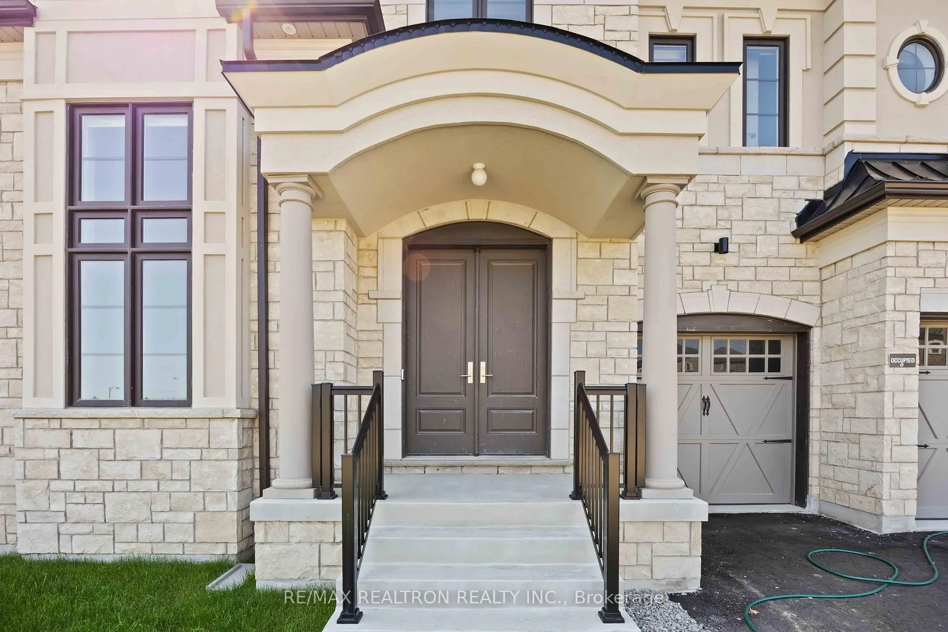 Photo 4 of 92 Sunny Acre Crescent, King, King City — HOMEH