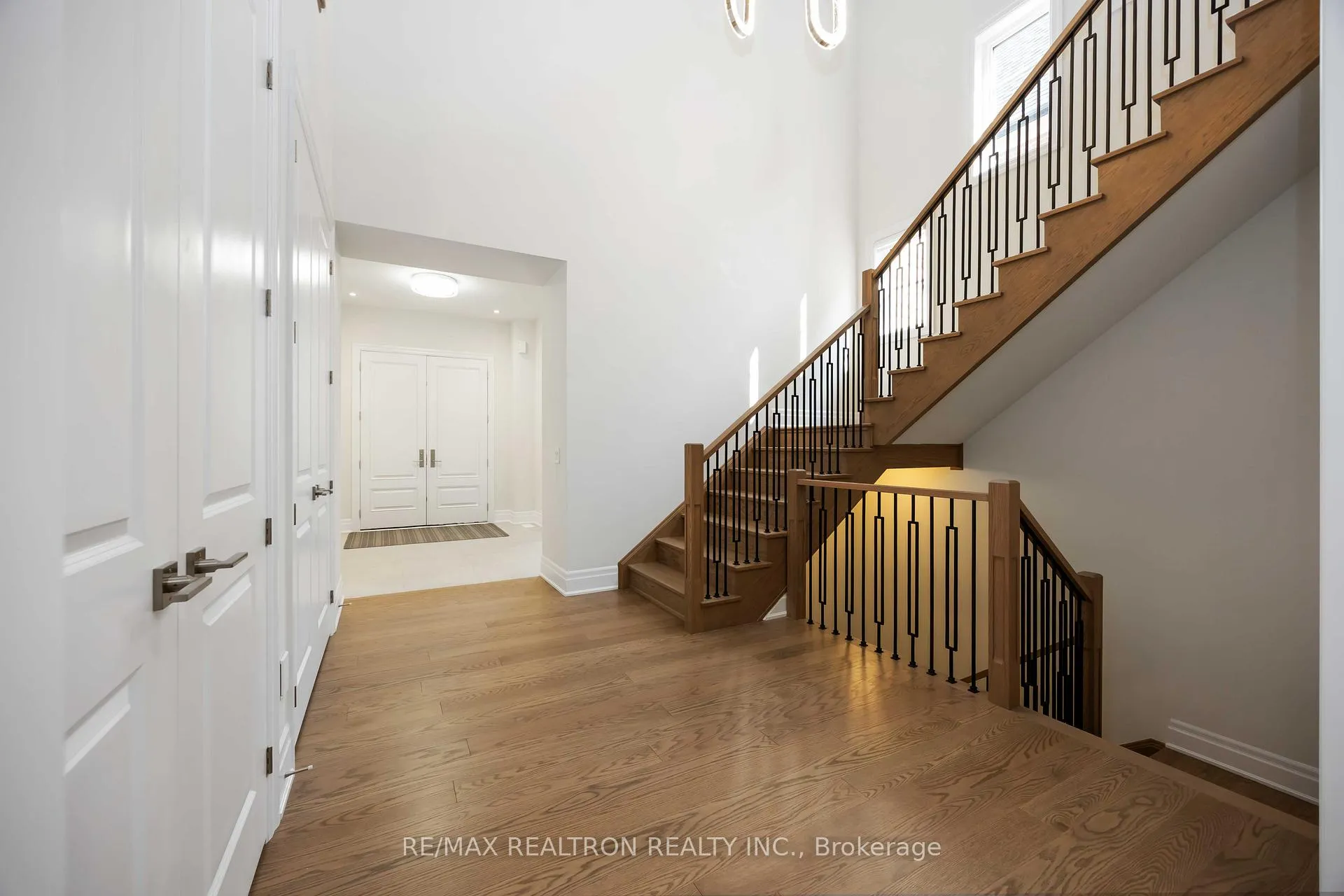 Photo 7 of 92 Sunny Acre Crescent, King, King City — HOMEH