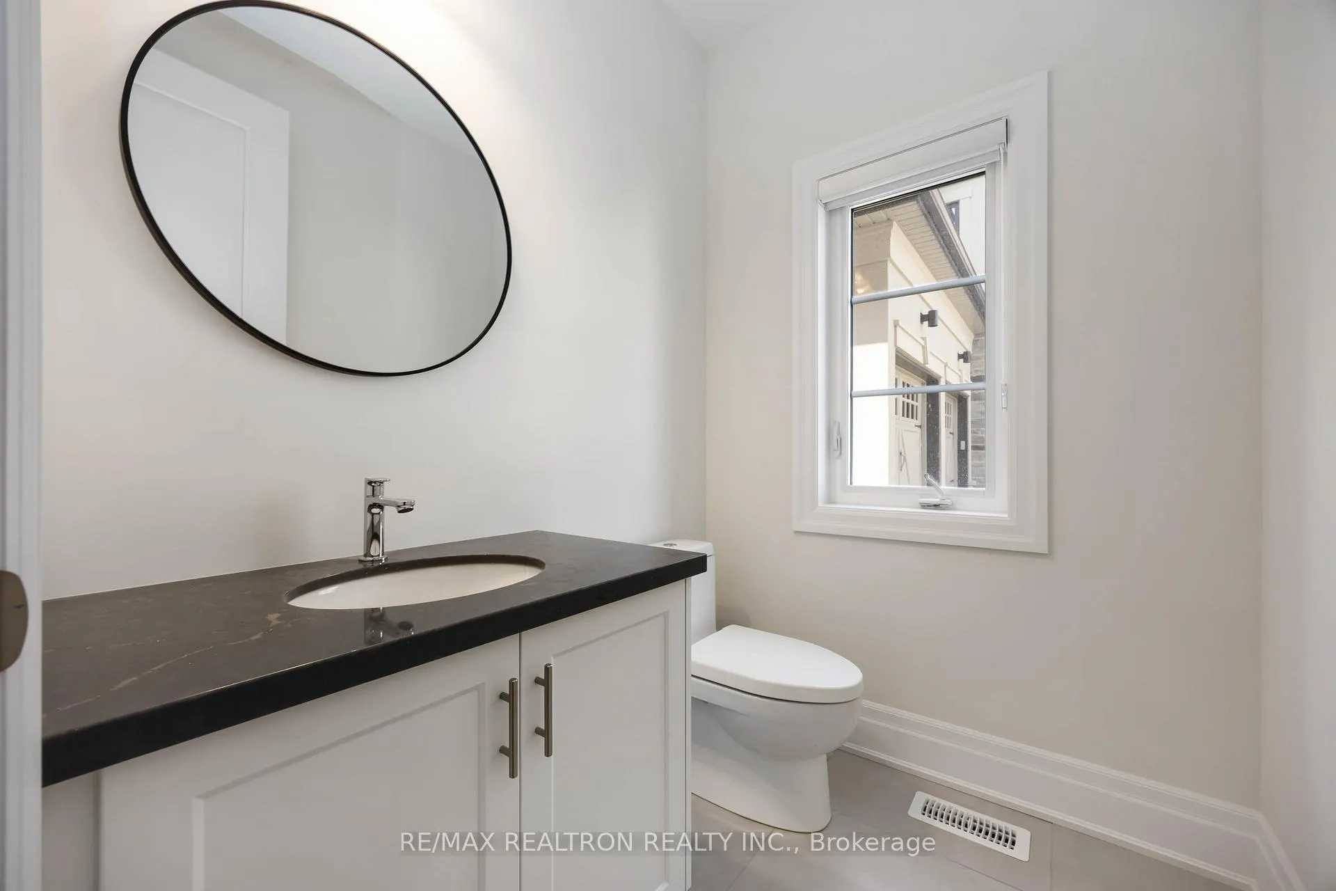 Photo 10 of 92 Sunny Acre Crescent, King, King City — HOMEH