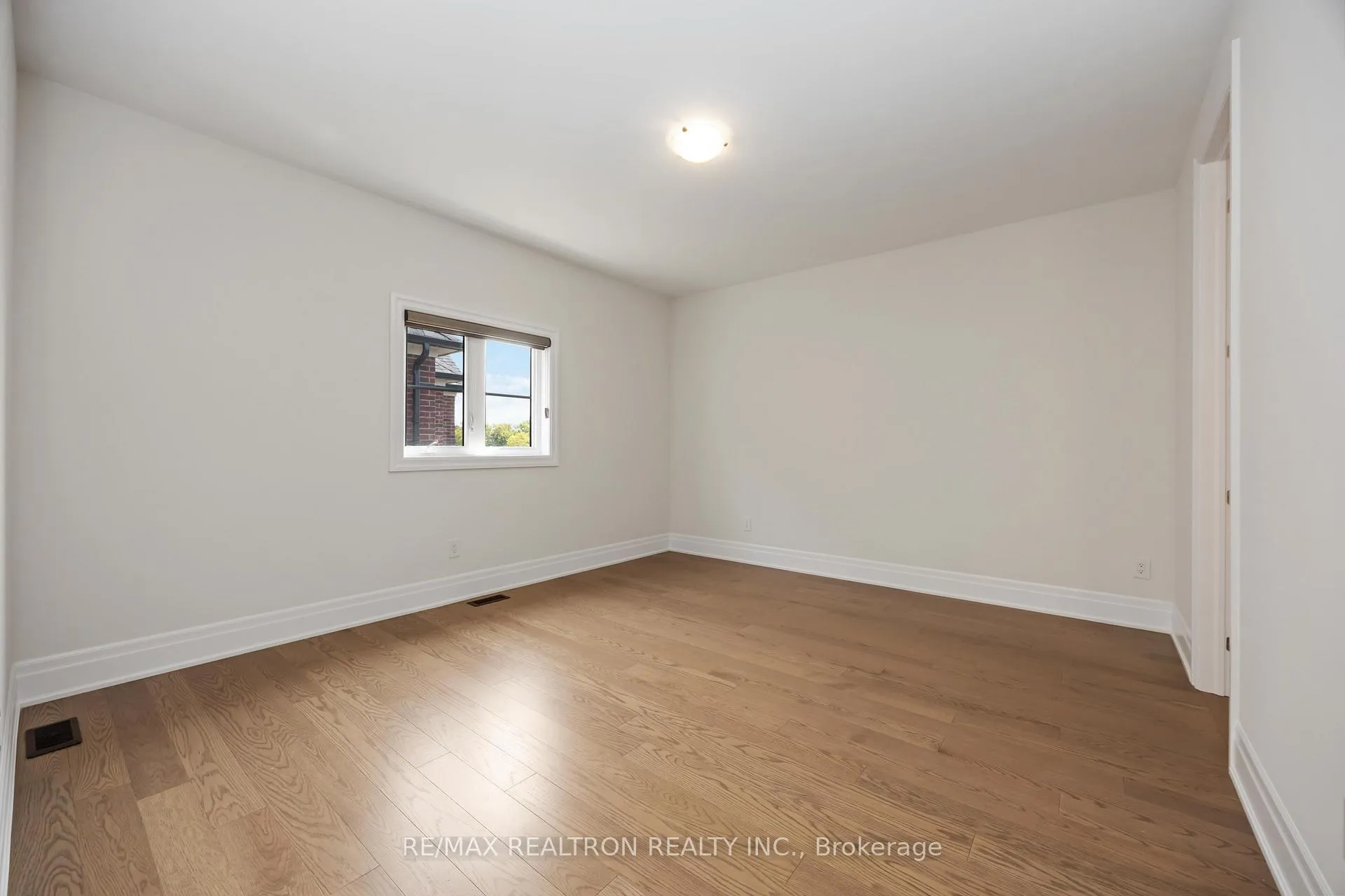 Photo 25 of 92 Sunny Acre Crescent, King, King City — HOMEH