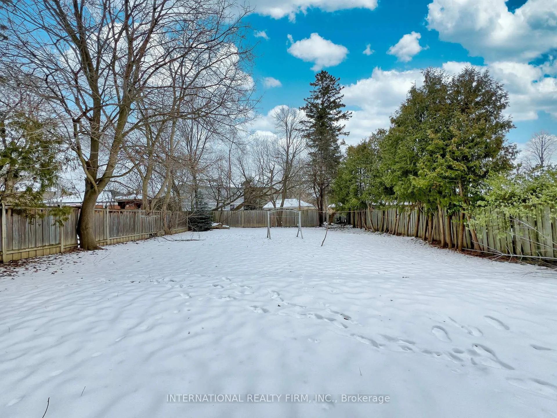Photo 3 of 9 Lister Drive, North York, Newtonbrook West — HOMEH