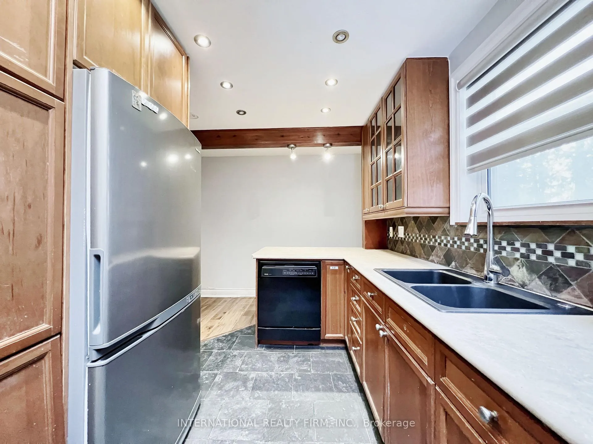 Photo 4 of 9 Lister Drive, North York, Newtonbrook West — HOMEH