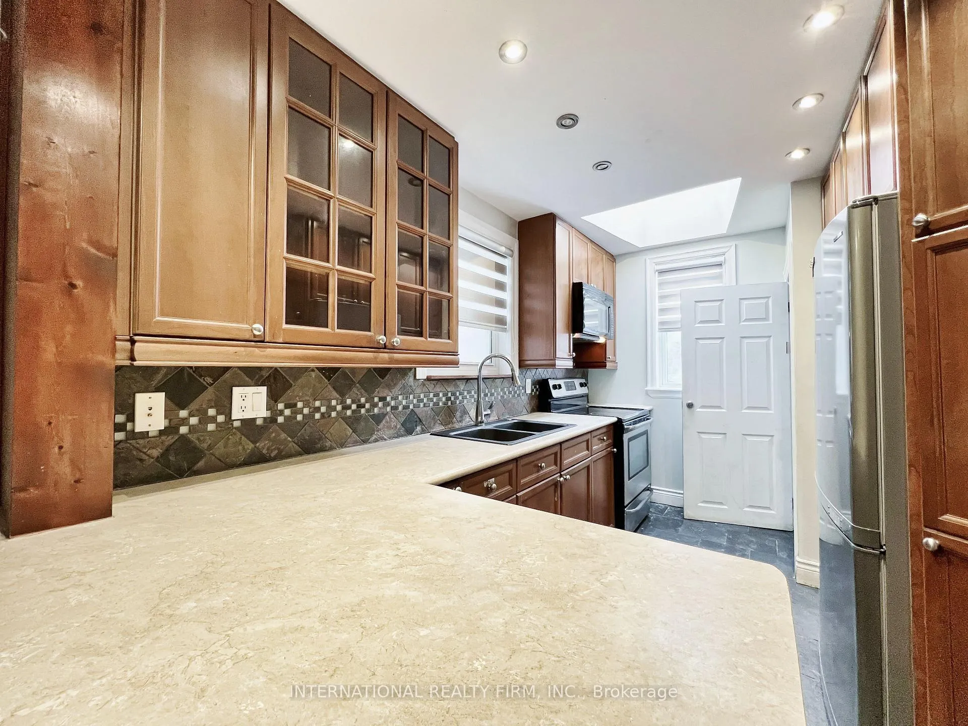 Photo 5 of 9 Lister Drive, North York, Newtonbrook West — HOMEH