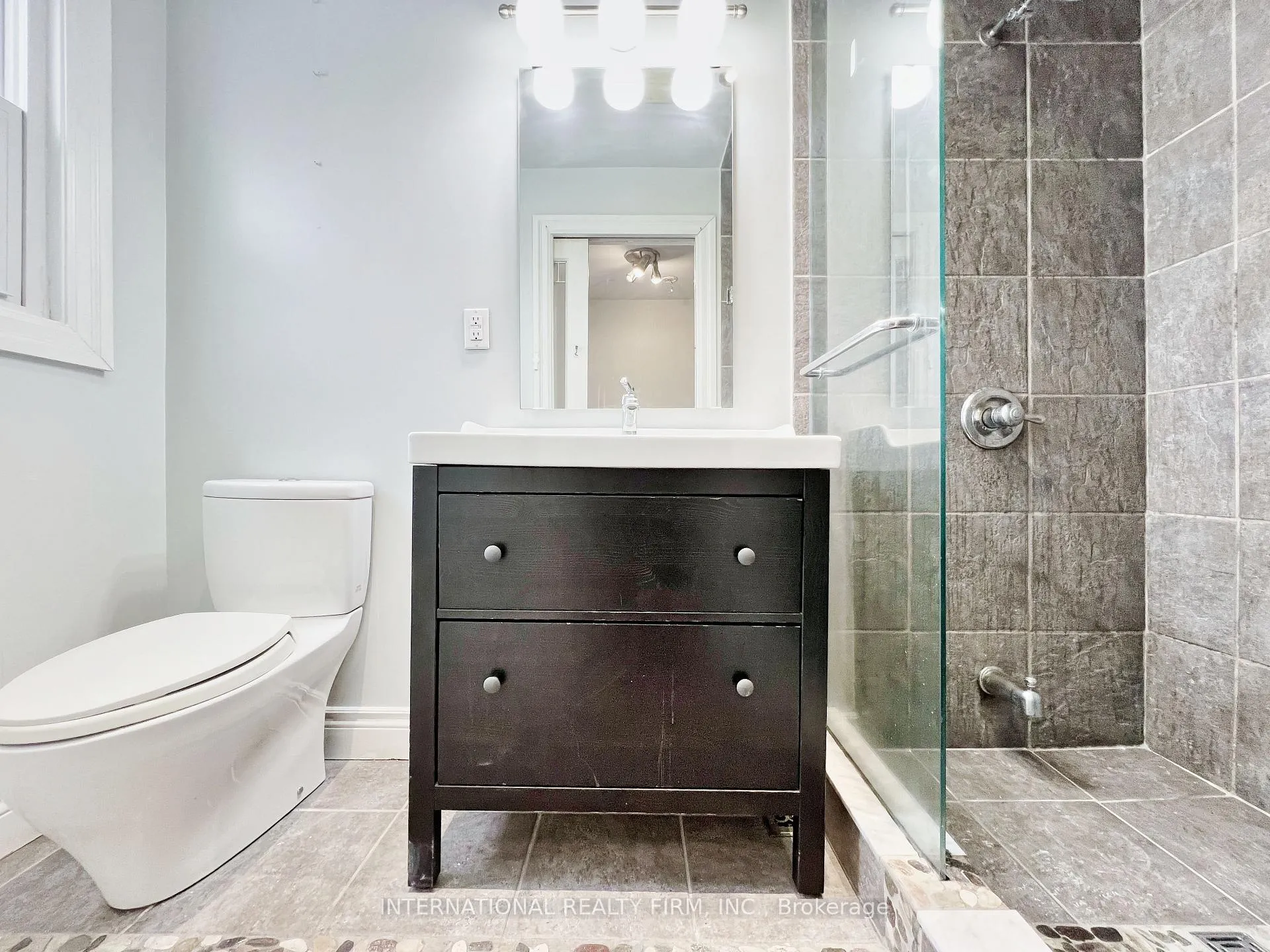 Photo 11 of 9 Lister Drive, North York, Newtonbrook West — HOMEH