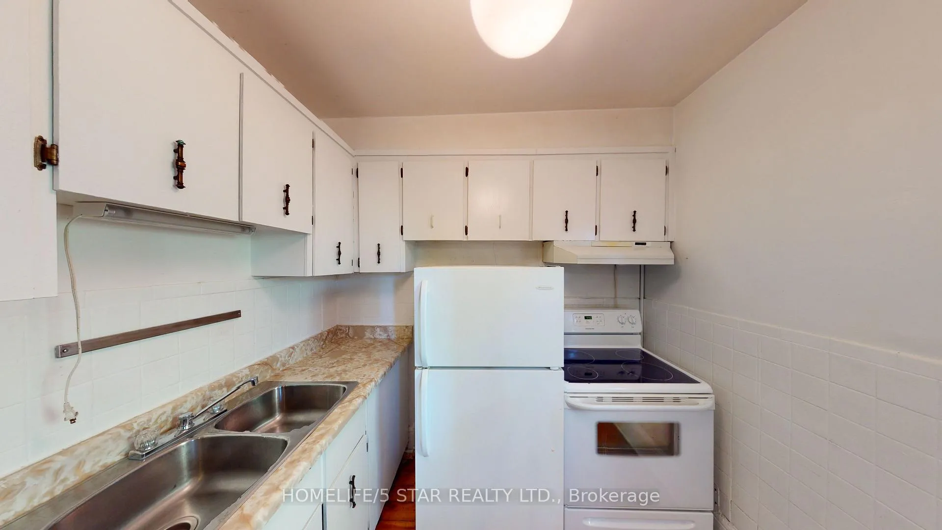 Photo 8 of Unit Apt 2B, 78 Dewson Street, Toronto, Palmerston-Little Italy — HOMEH