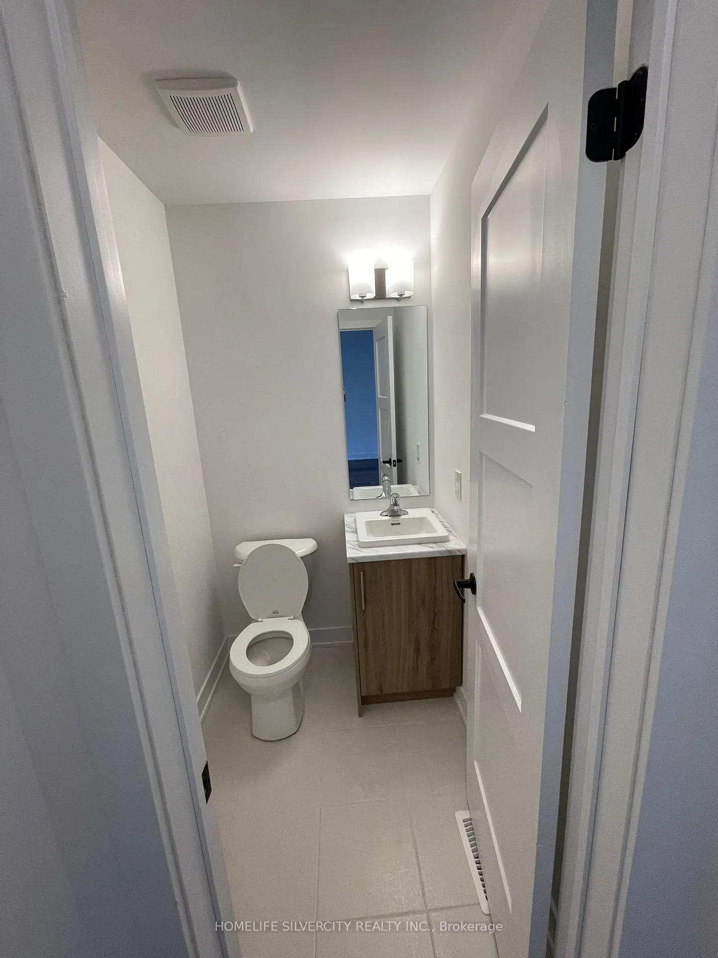Photo 10 of 208 Prince William Way, Barrie, Rural Barrie Southwest — HOMEH
