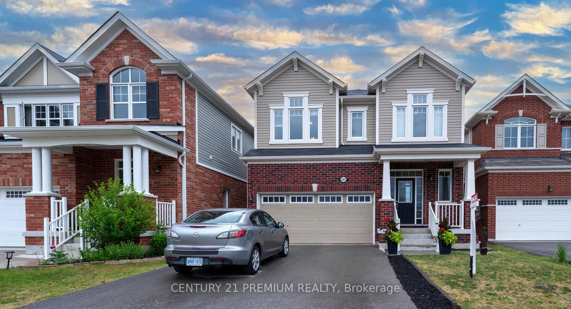 Photo 2 of 685 Doon South Drive, Kitchener — HOMEH