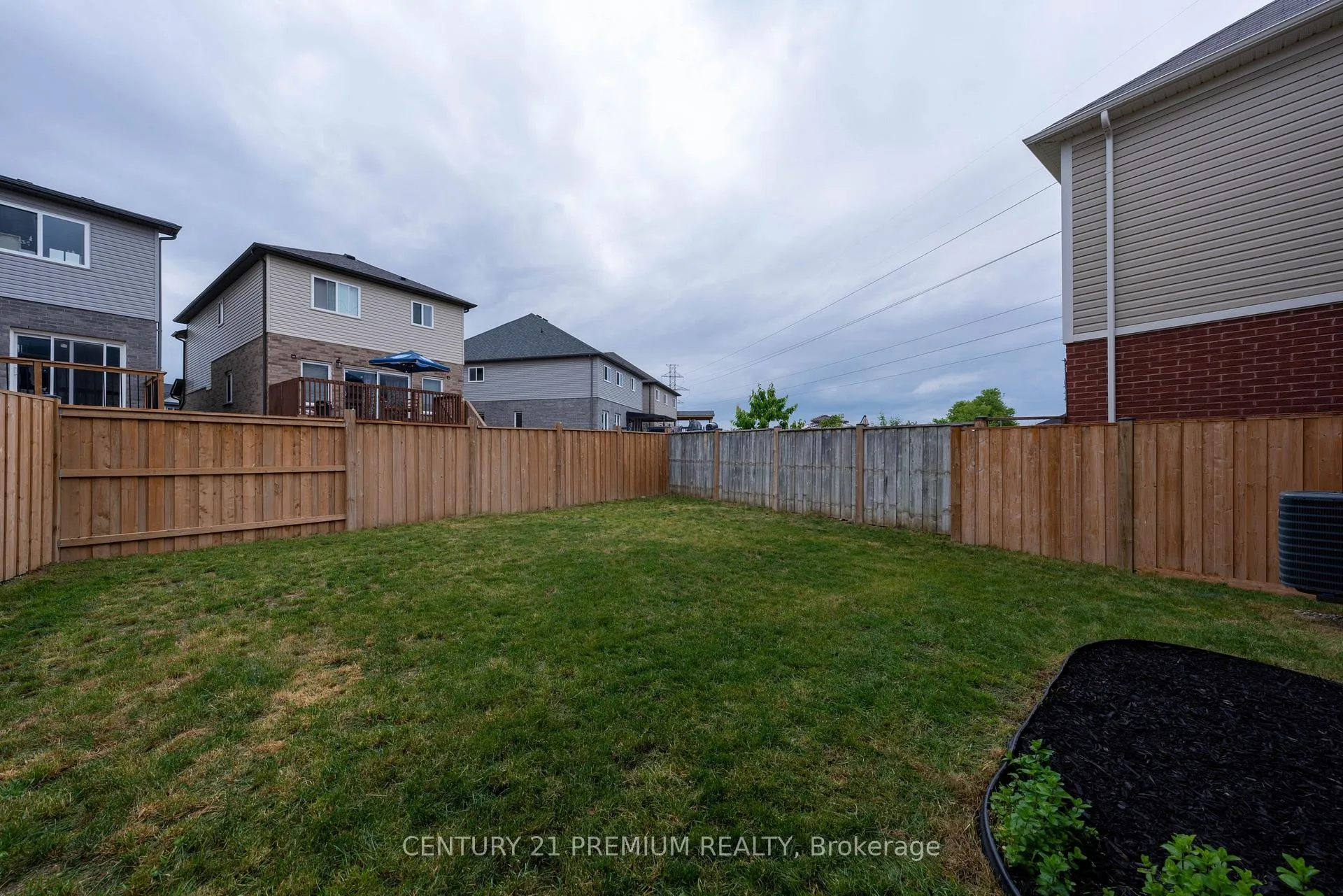 Photo 4 of 685 Doon South Drive, Kitchener — HOMEH