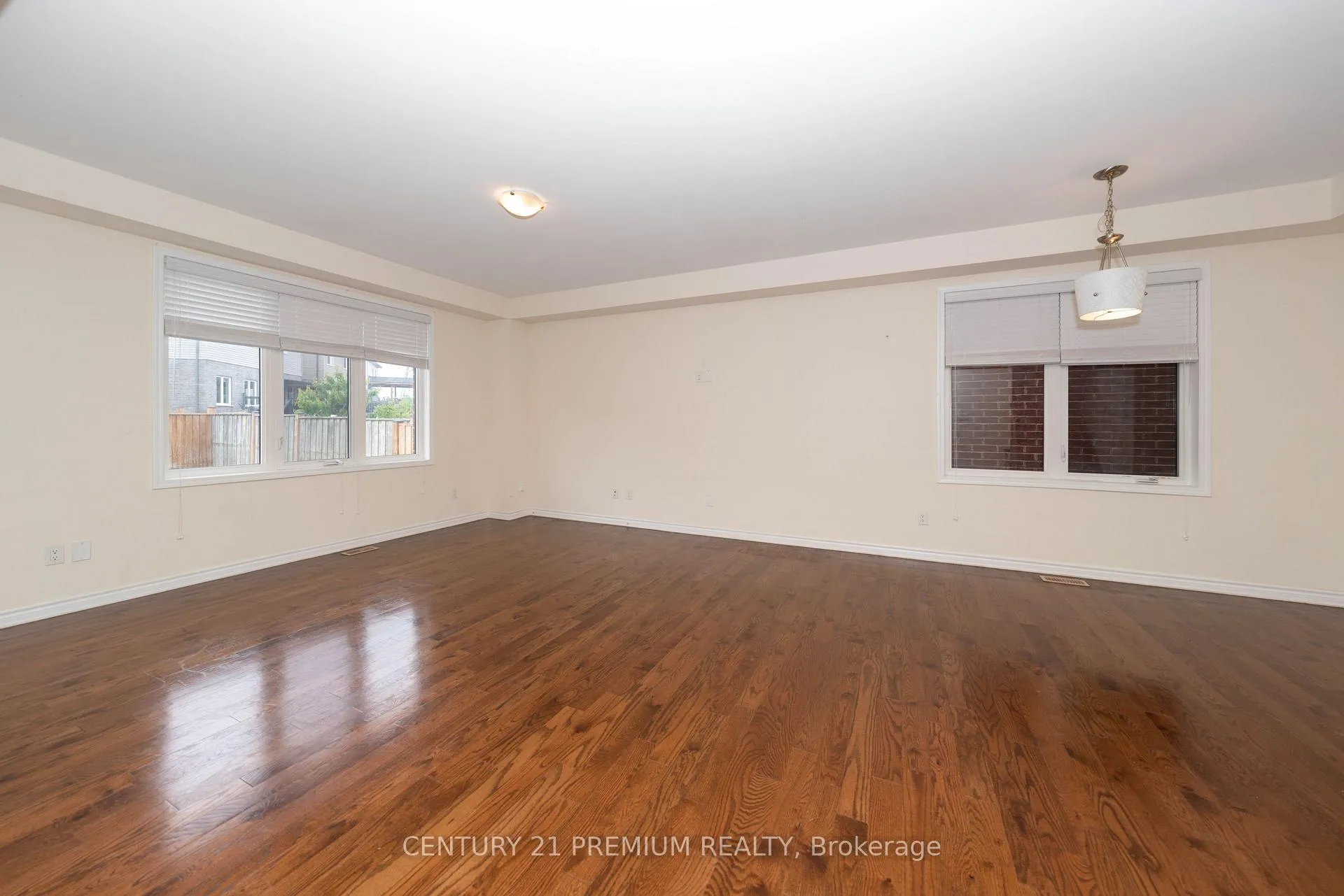 Photo 10 of 685 Doon South Drive, Kitchener — HOMEH