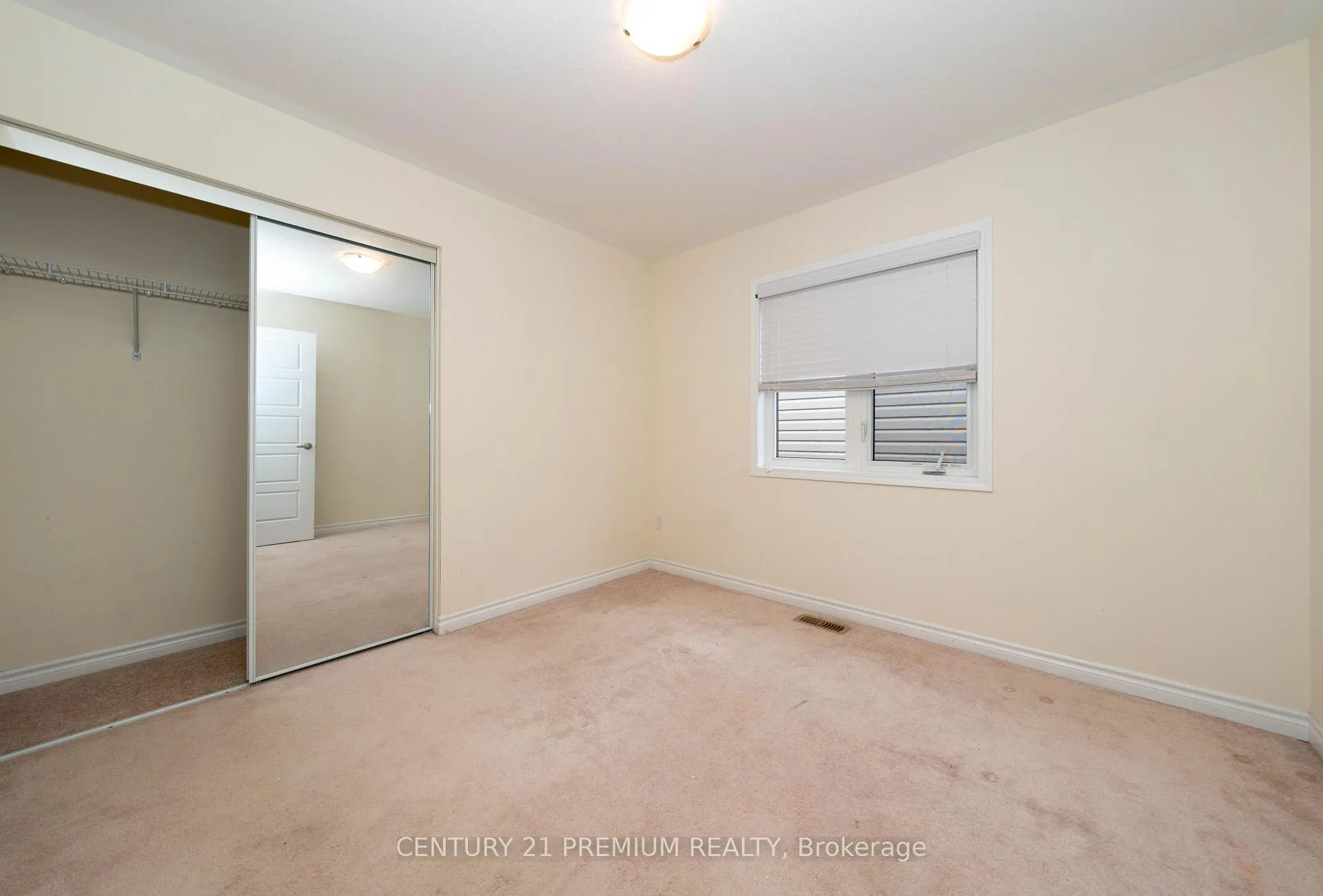 Photo 16 of 685 Doon South Drive, Kitchener — HOMEH