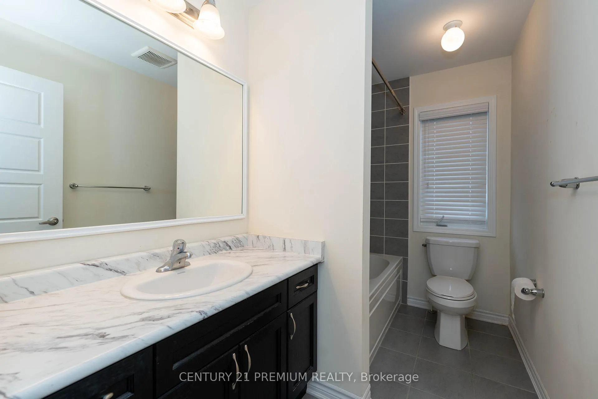 Photo 17 of 685 Doon South Drive, Kitchener — HOMEH
