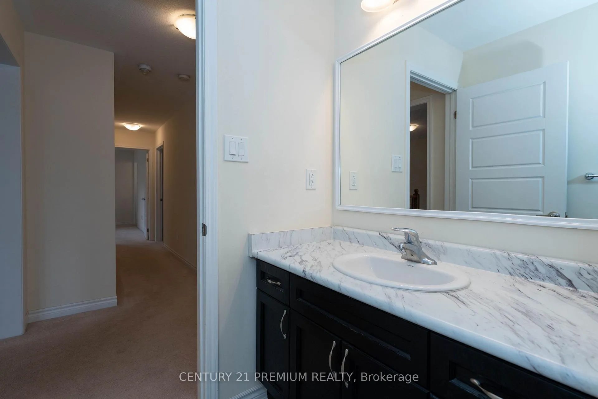 Photo 19 of 685 Doon South Drive, Kitchener — HOMEH