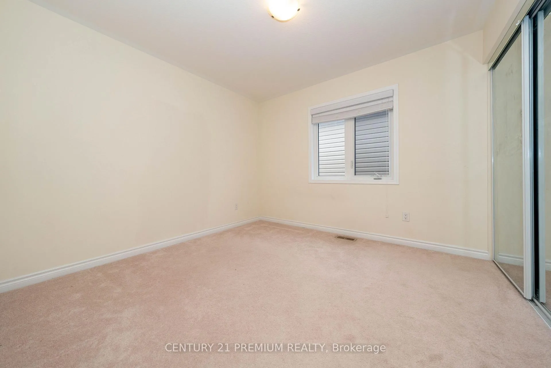 Photo 20 of 685 Doon South Drive, Kitchener — HOMEH