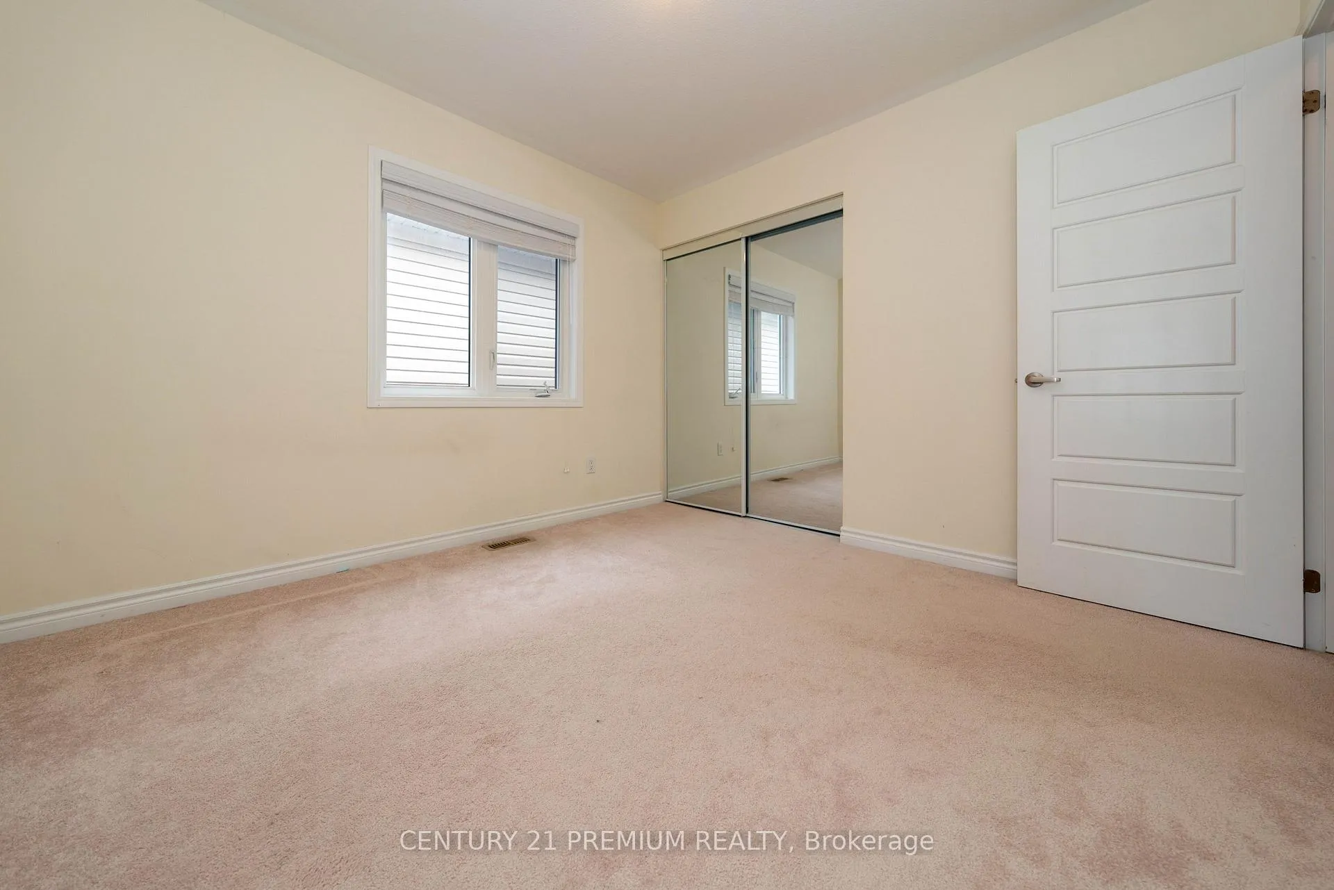Photo 21 of 685 Doon South Drive, Kitchener — HOMEH