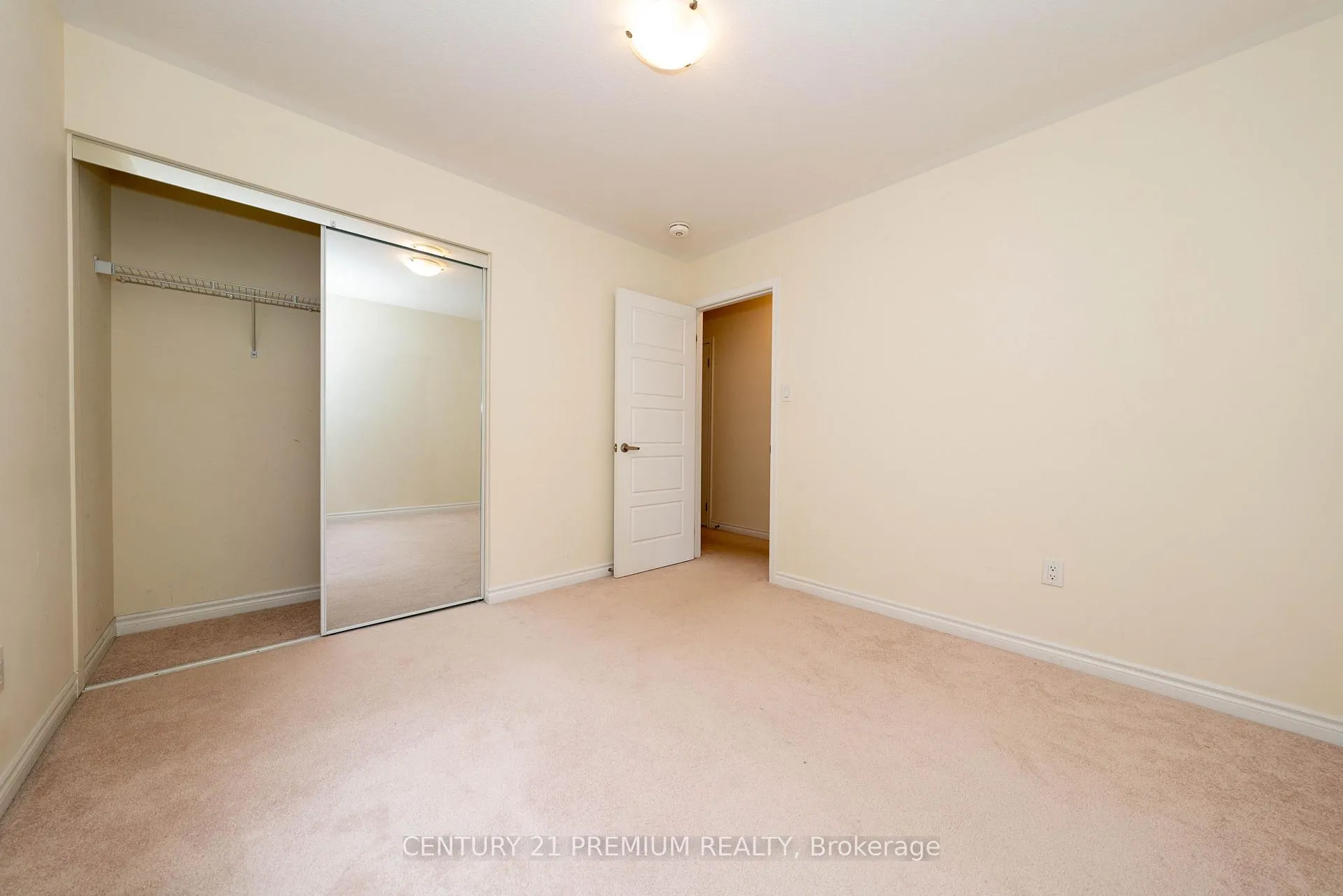 Photo 22 of 685 Doon South Drive, Kitchener — HOMEH