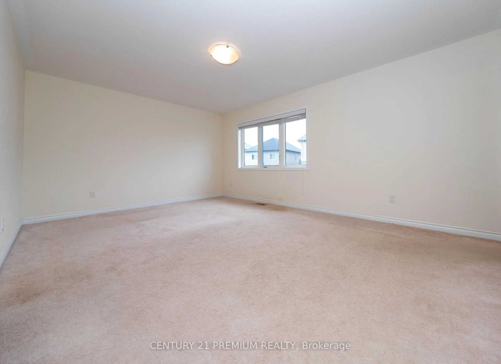 Photo 23 of 685 Doon South Drive, Kitchener — HOMEH