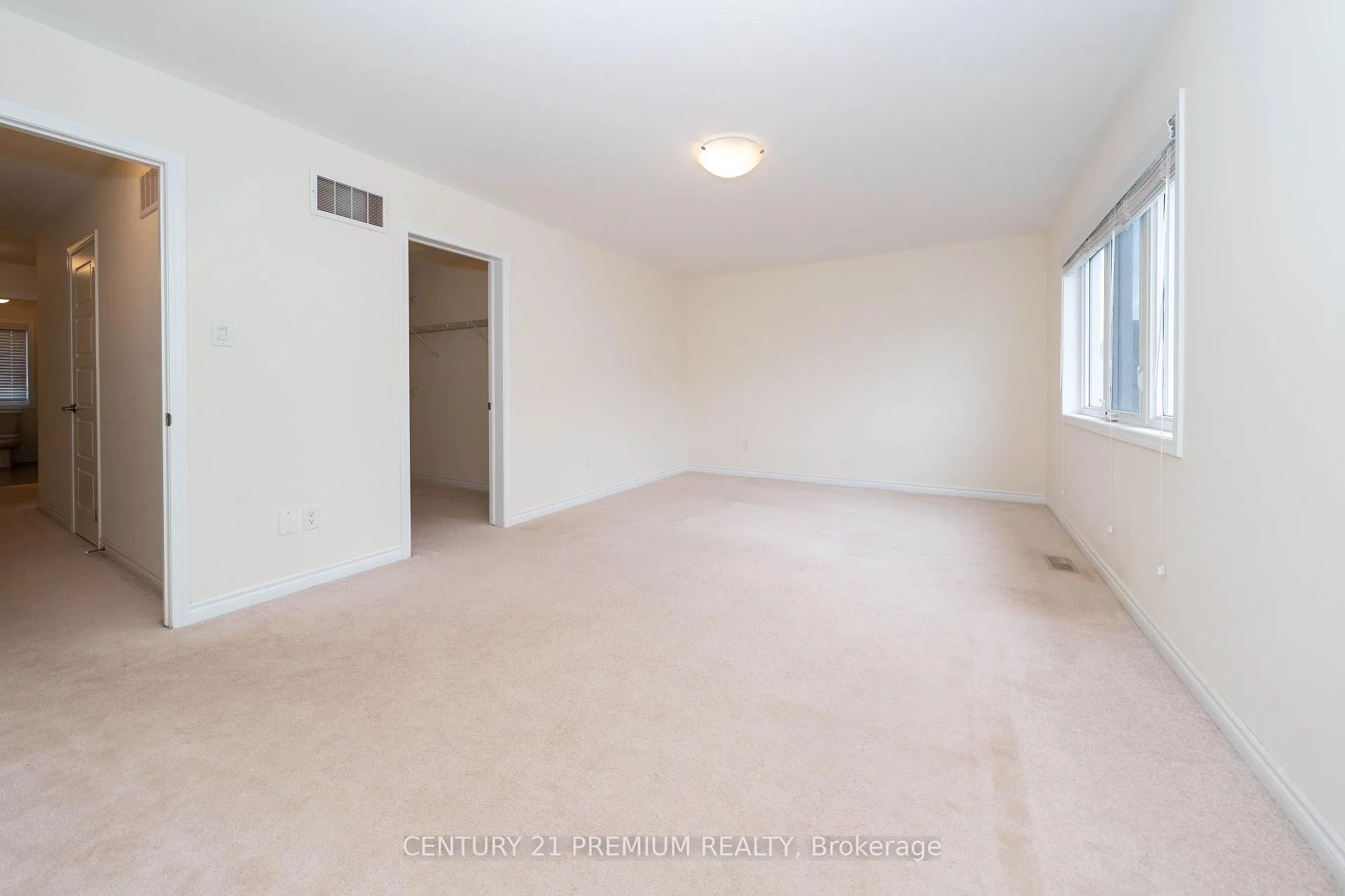 Photo 25 of 685 Doon South Drive, Kitchener — HOMEH