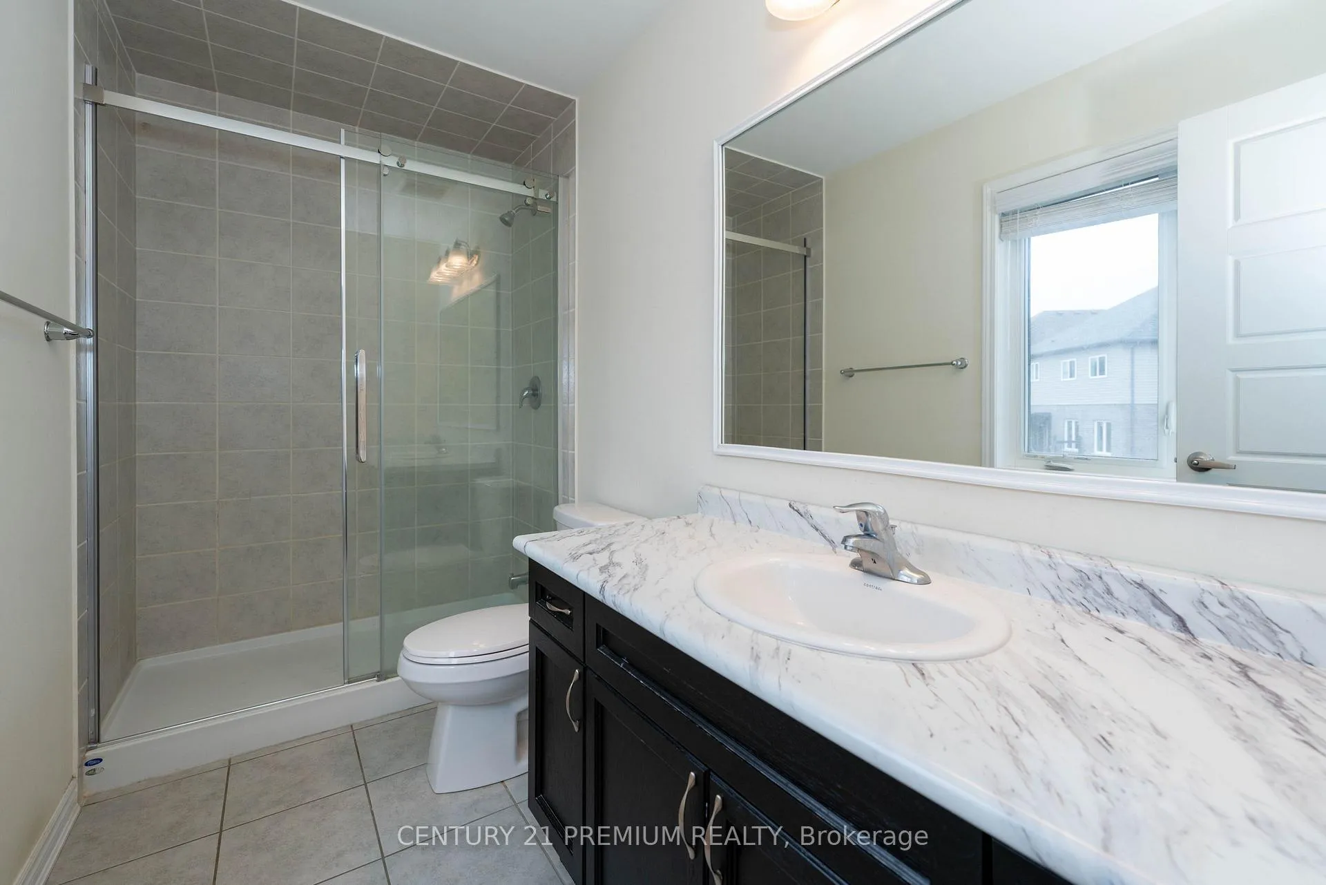 Photo 28 of 685 Doon South Drive, Kitchener — HOMEH
