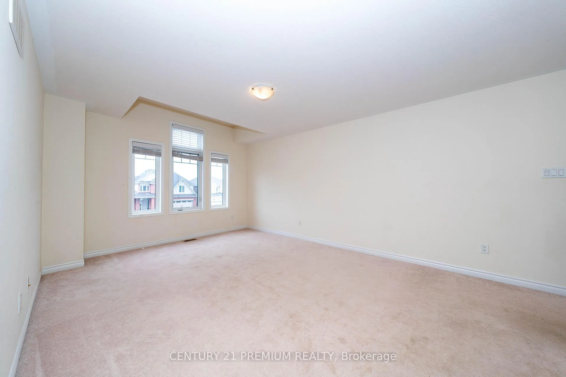 Photo 29 of 685 Doon South Drive, Kitchener — HOMEH