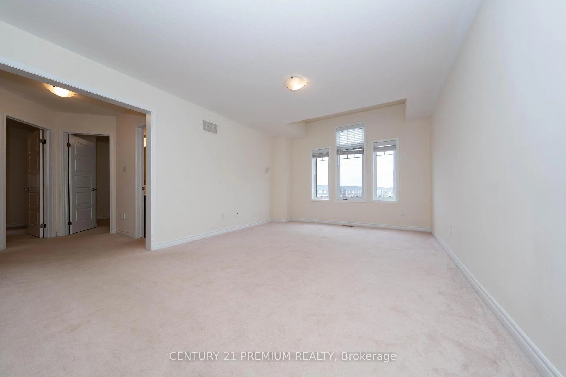 Photo 30 of 685 Doon South Drive, Kitchener — HOMEH