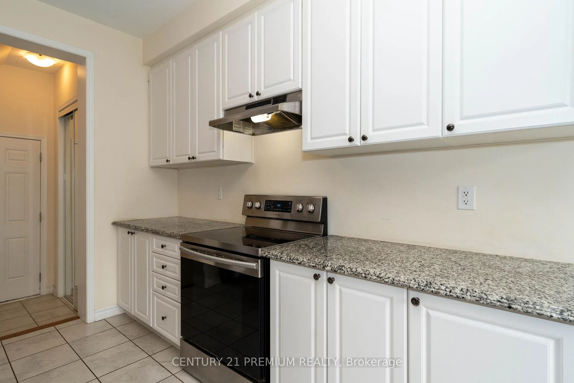 Photo 37 of 685 Doon South Drive, Kitchener — HOMEH