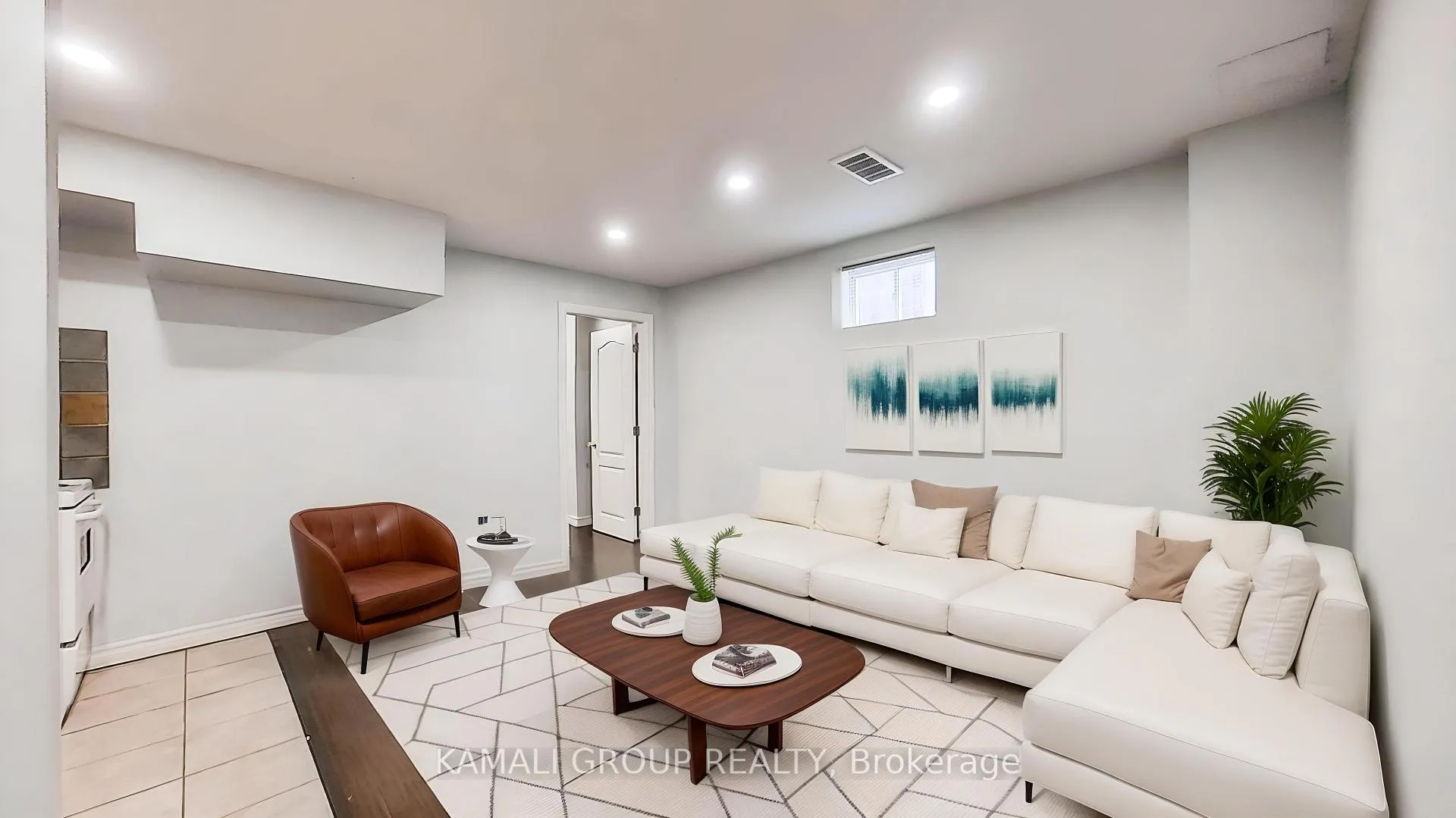 Front of Unit Bsmt #2, 156 Townsgate Drive