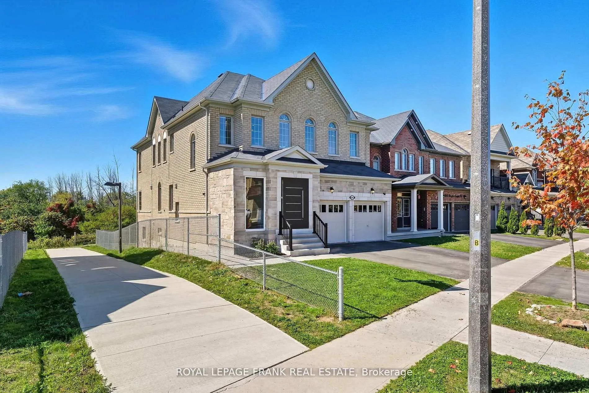 Photo 2 of 1842 Douglas Langtree Drive, Oshawa, Taunton — HOMEH