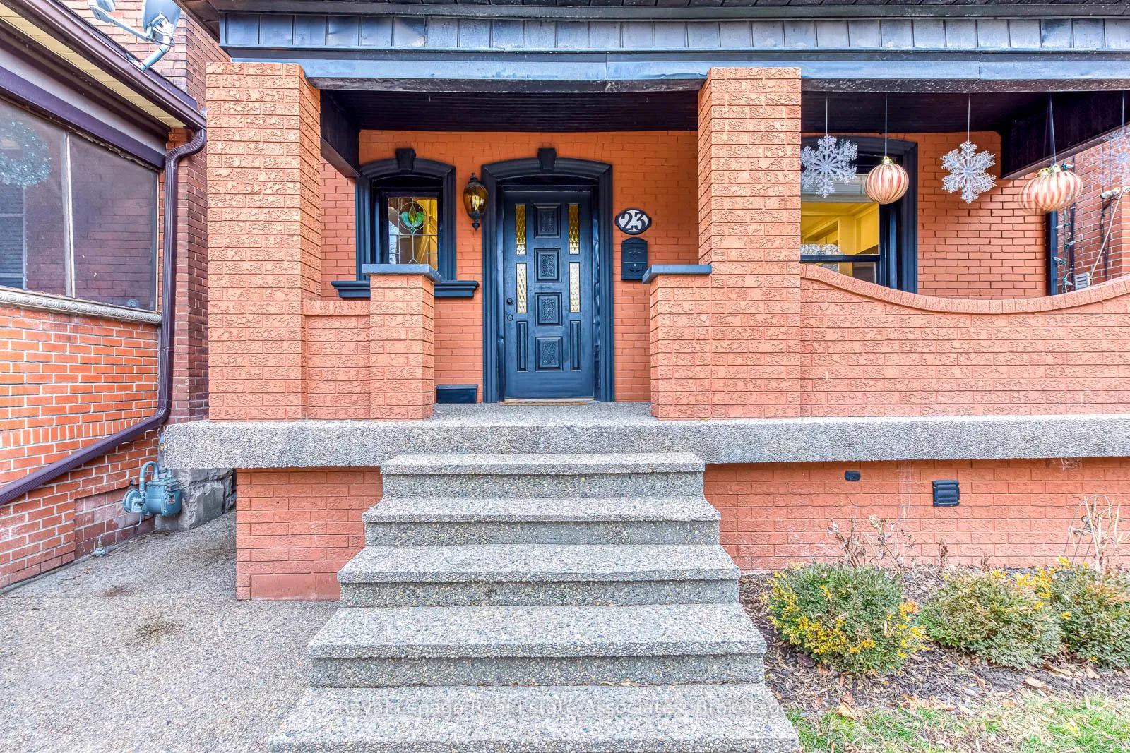 Photo 3 of 23 Fairholt Road N, Hamilton, Stipley — HOMEH