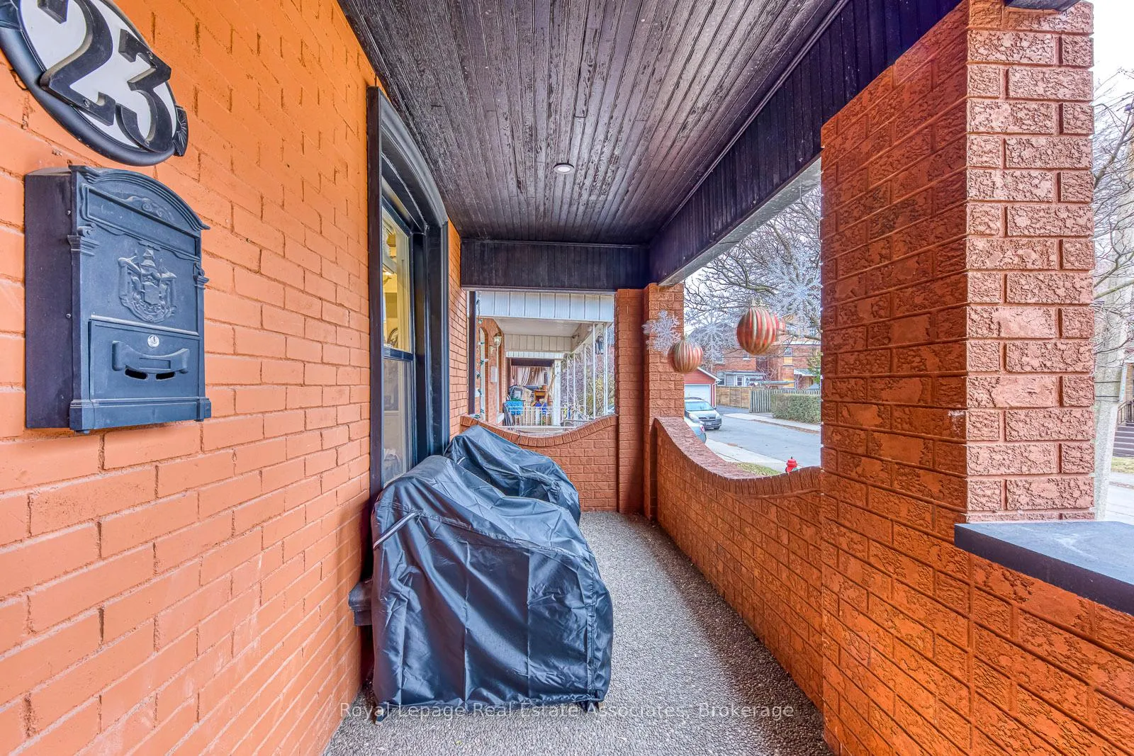 Photo 4 of 23 Fairholt Road N, Hamilton, Stipley — HOMEH