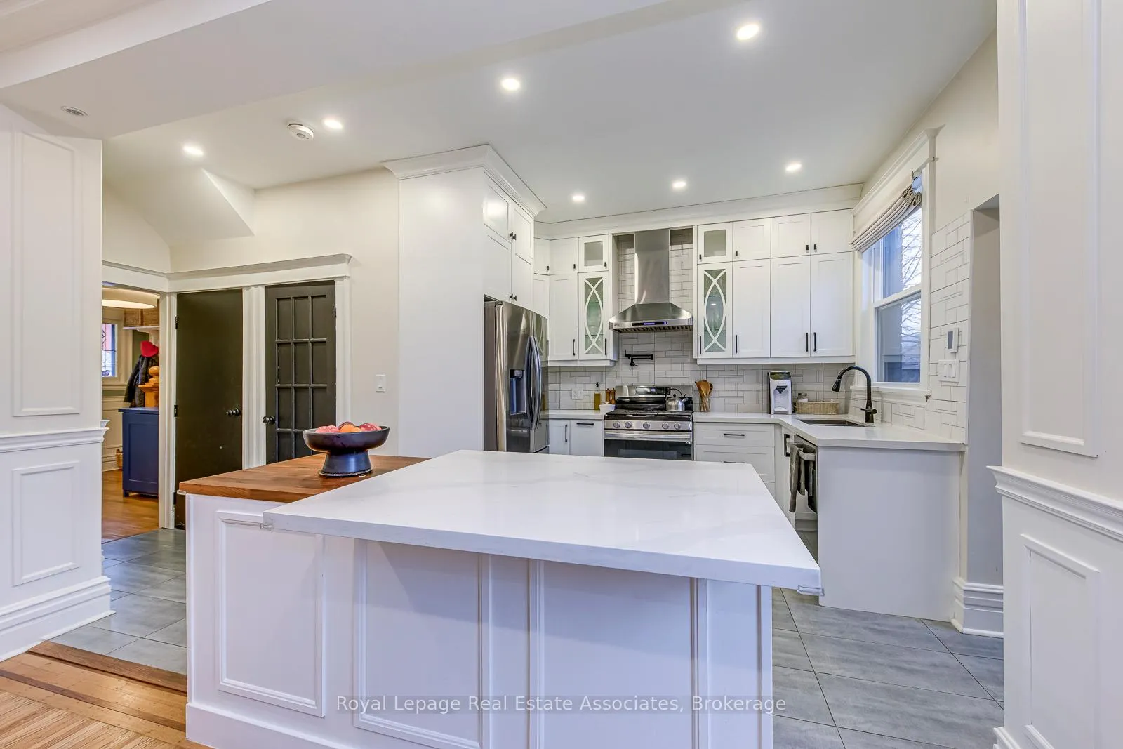 Photo 13 of 23 Fairholt Road N, Hamilton, Stipley — HOMEH