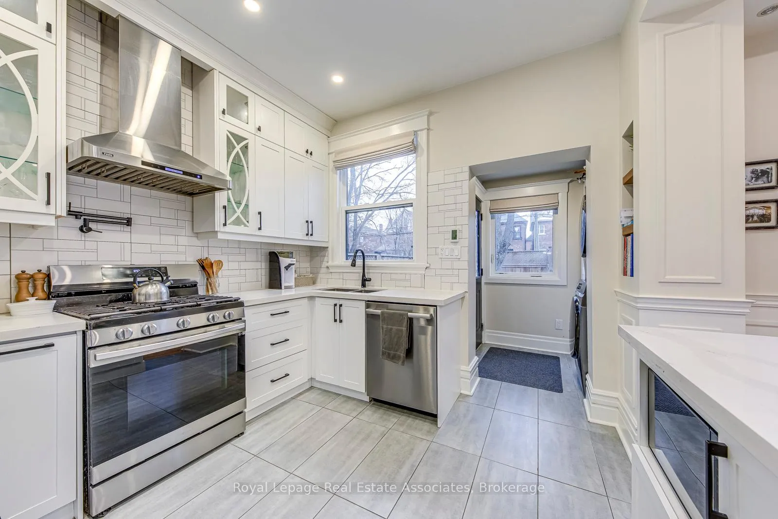 Photo 14 of 23 Fairholt Road N, Hamilton, Stipley — HOMEH