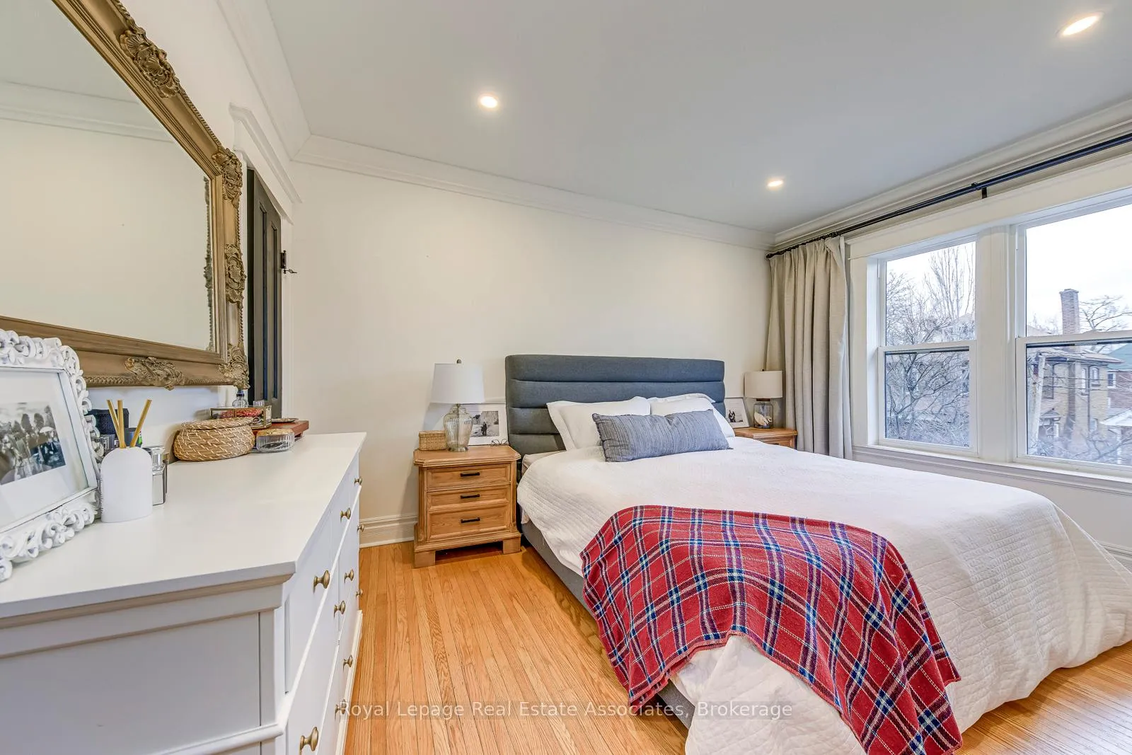 Photo 23 of 23 Fairholt Road N, Hamilton, Stipley — HOMEH