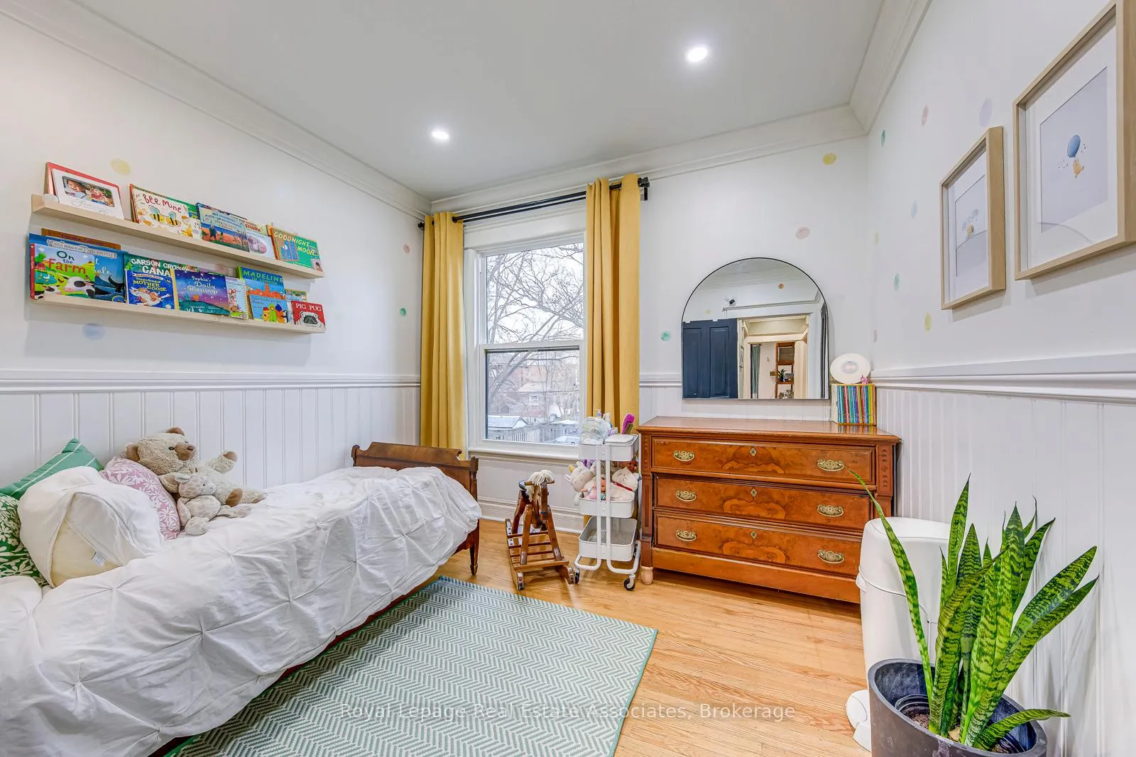 Photo 29 of 23 Fairholt Road N, Hamilton, Stipley — HOMEH