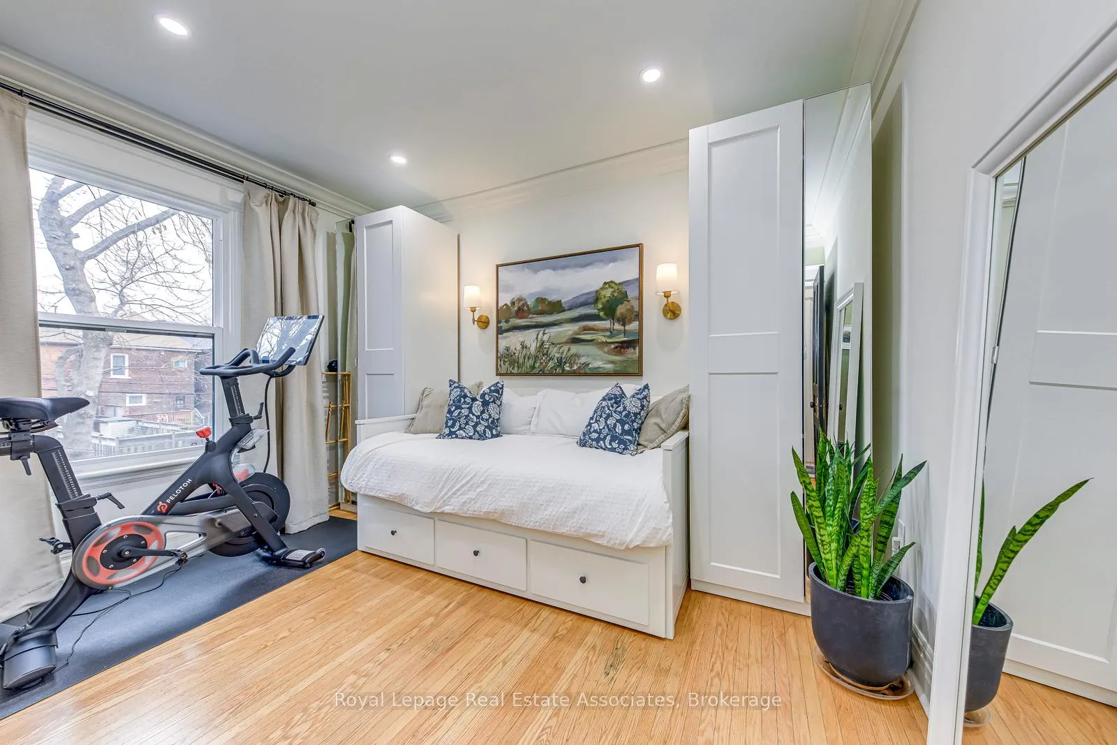 Photo 31 of 23 Fairholt Road N, Hamilton, Stipley — HOMEH