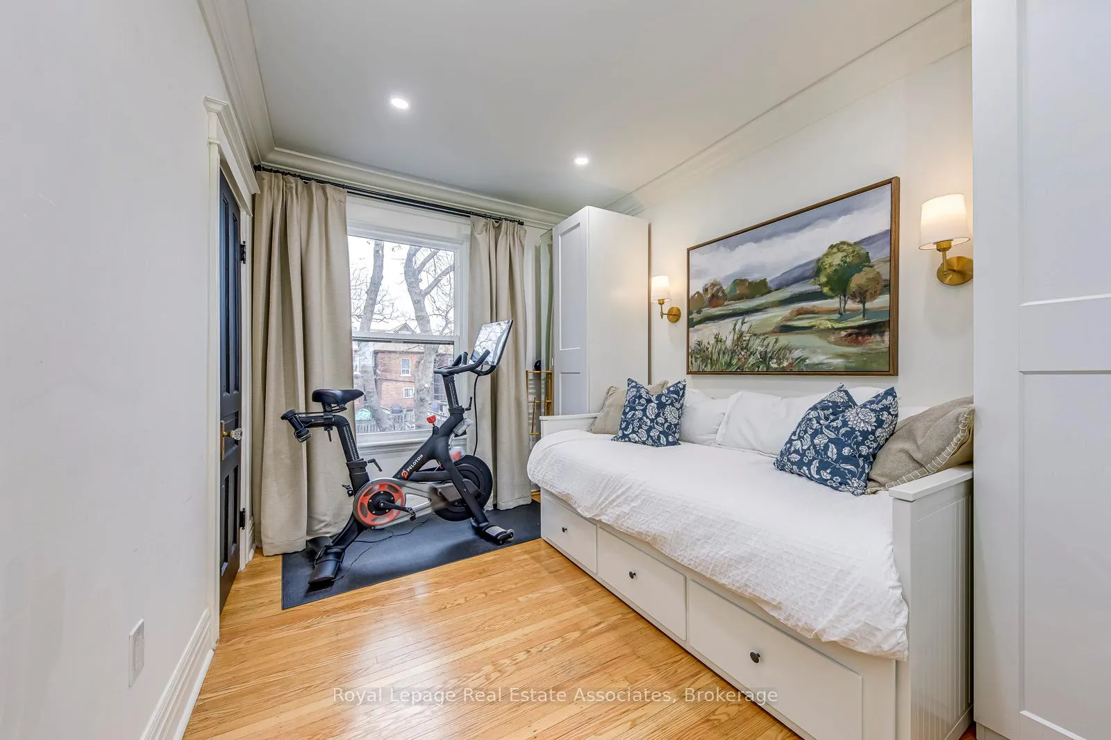 Photo 32 of 23 Fairholt Road N, Hamilton, Stipley — HOMEH