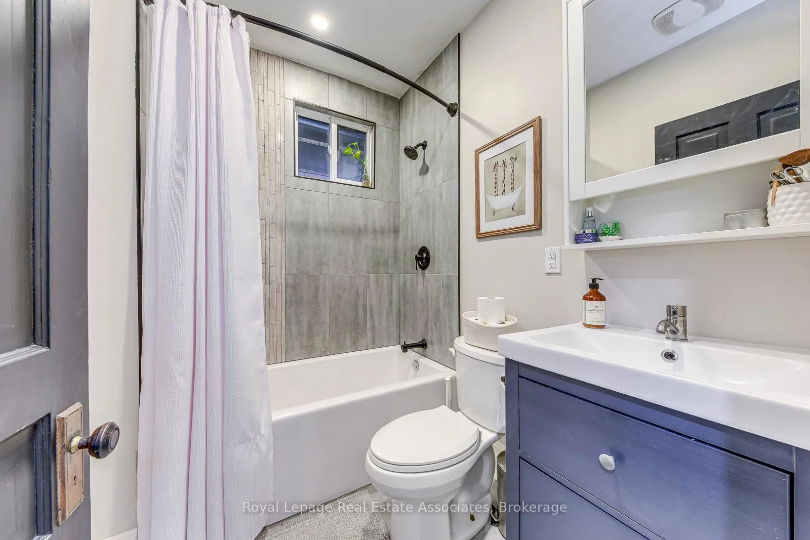 Photo 33 of 23 Fairholt Road N, Hamilton, Stipley — HOMEH