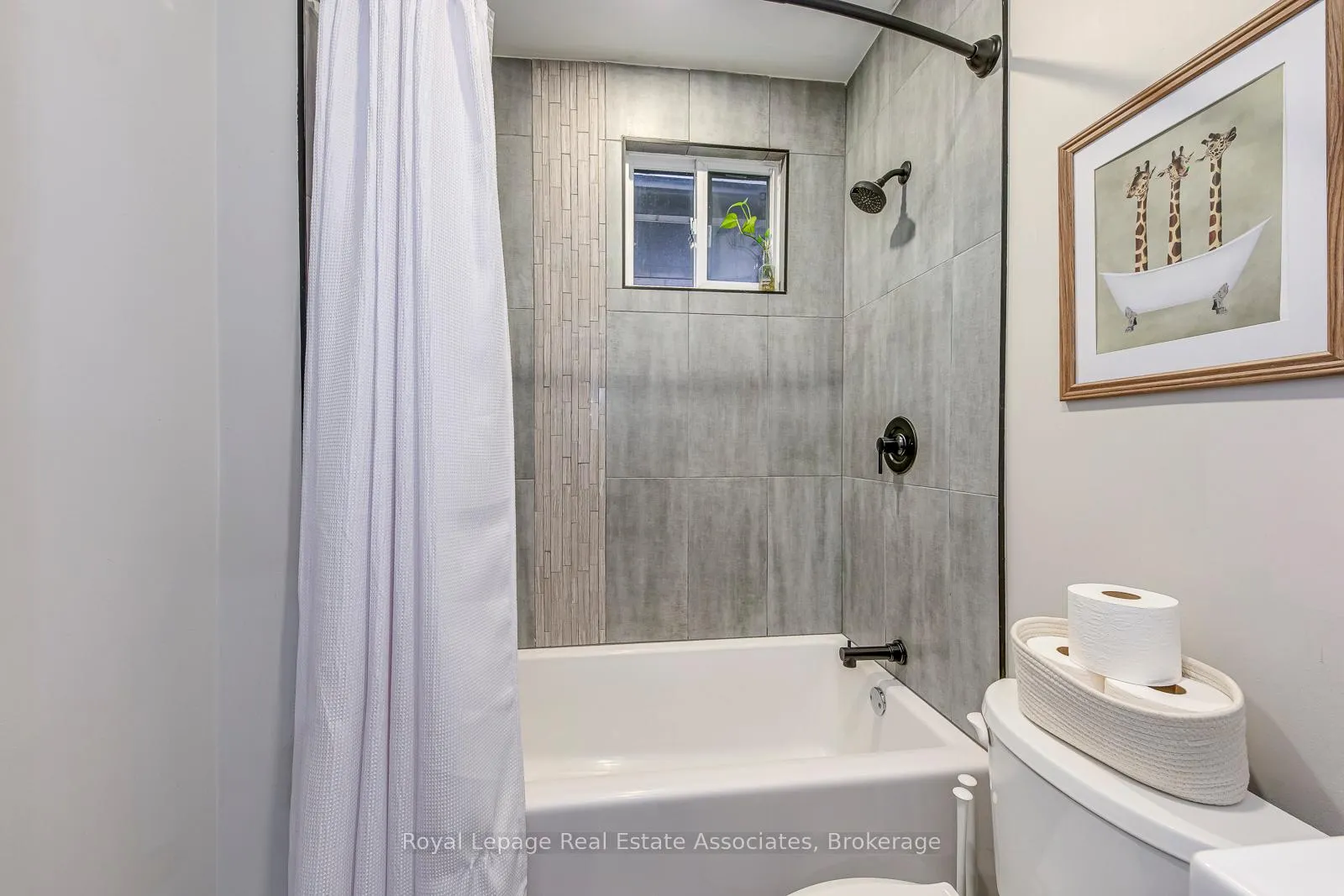 Photo 34 of 23 Fairholt Road N, Hamilton, Stipley — HOMEH