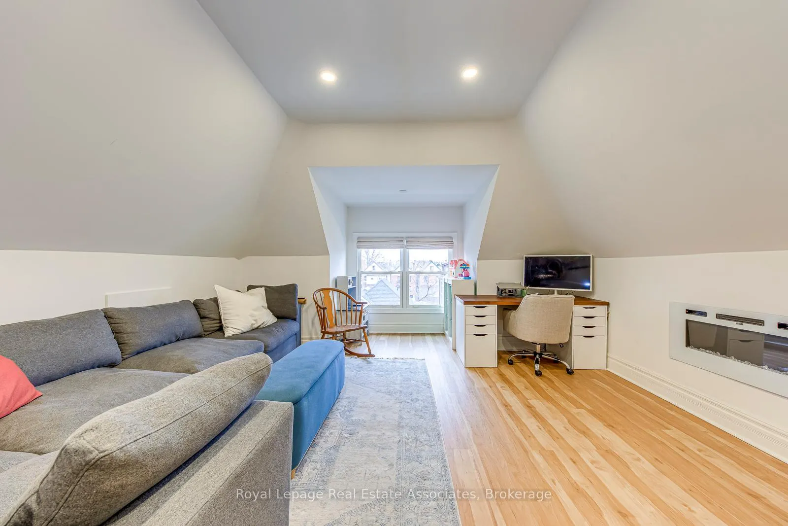 Photo 36 of 23 Fairholt Road N, Hamilton, Stipley — HOMEH