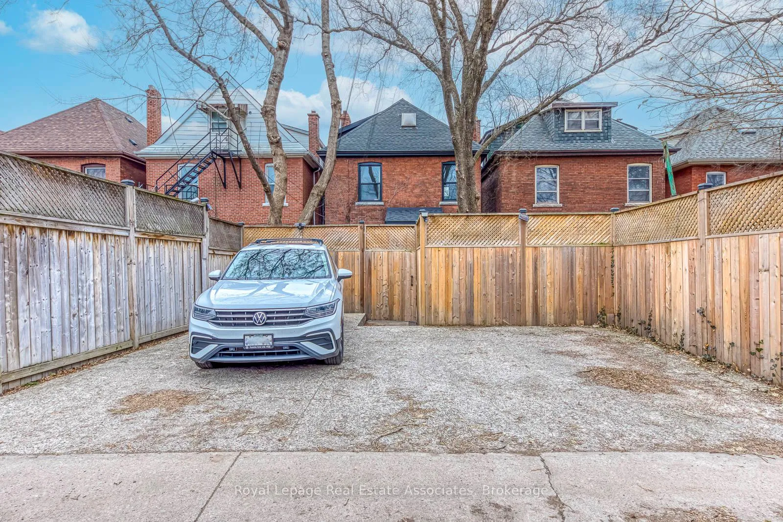 Photo 44 of 23 Fairholt Road N, Hamilton, Stipley — HOMEH