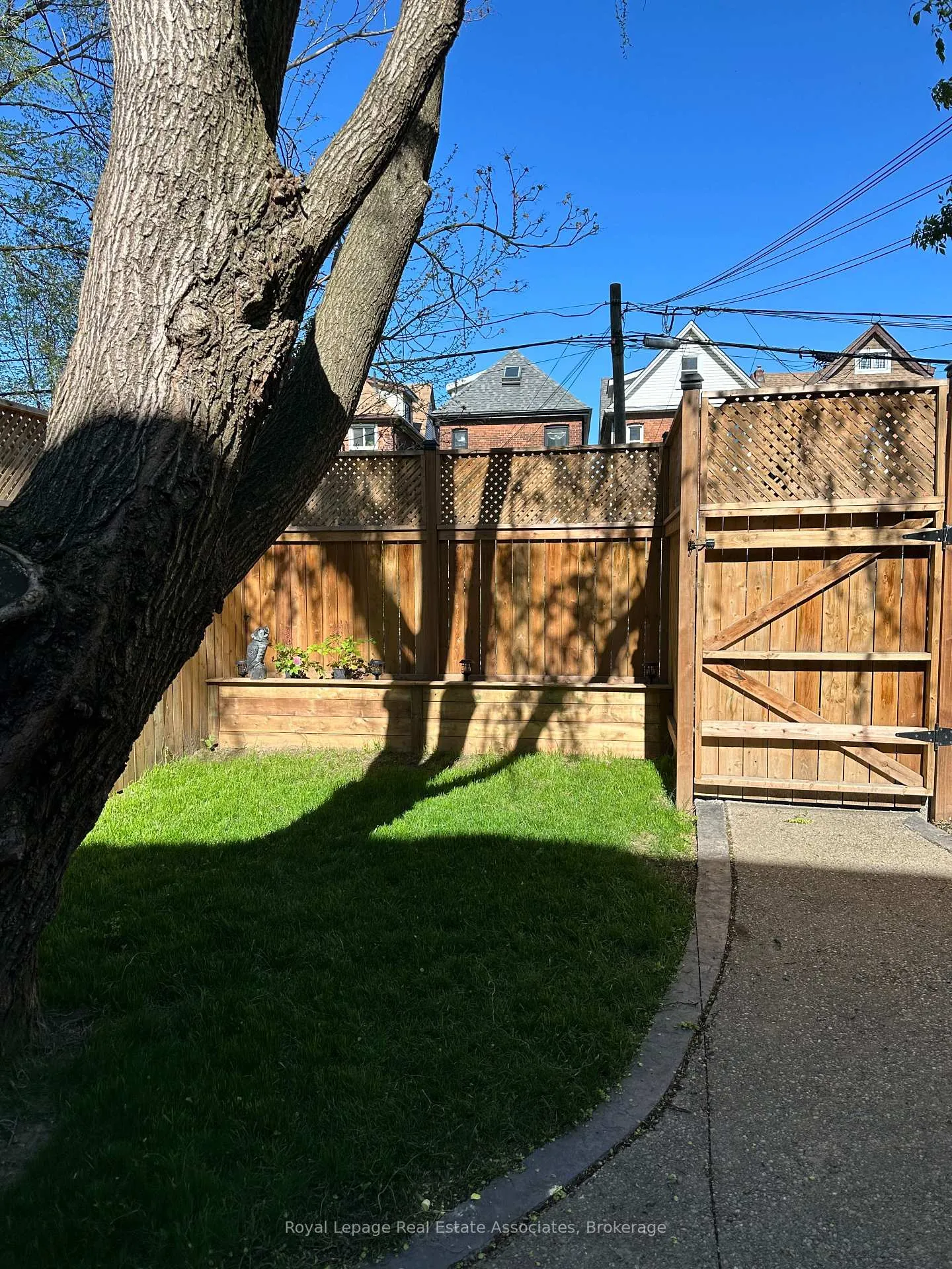 Photo 45 of 23 Fairholt Road N, Hamilton, Stipley — HOMEH