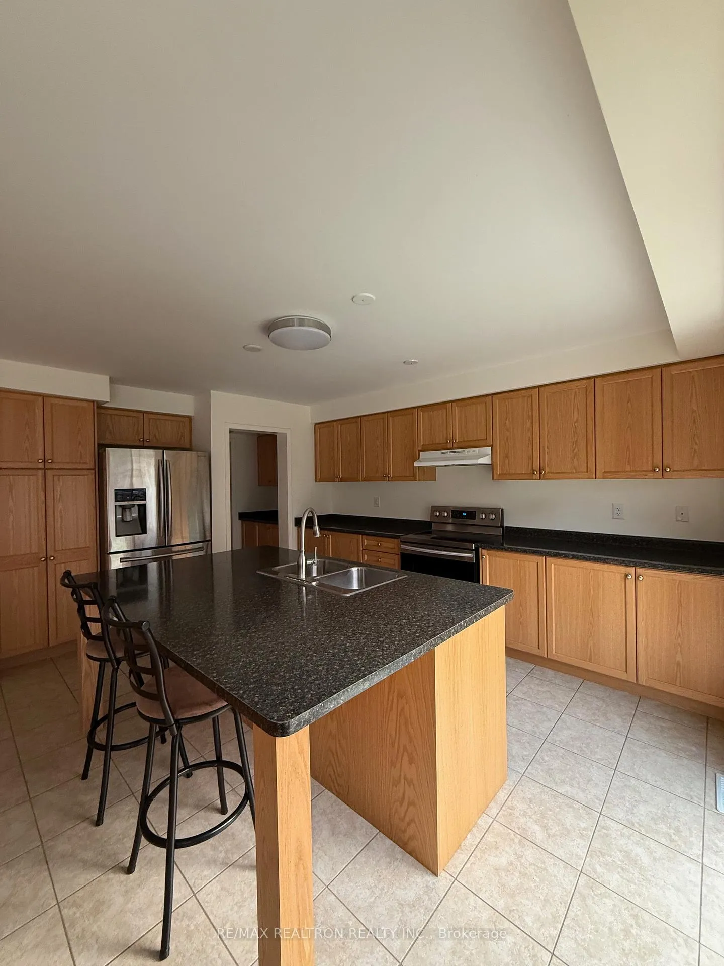 Photo 5 of 45 Skelton Crescent, Ajax, Central East — HOMEH