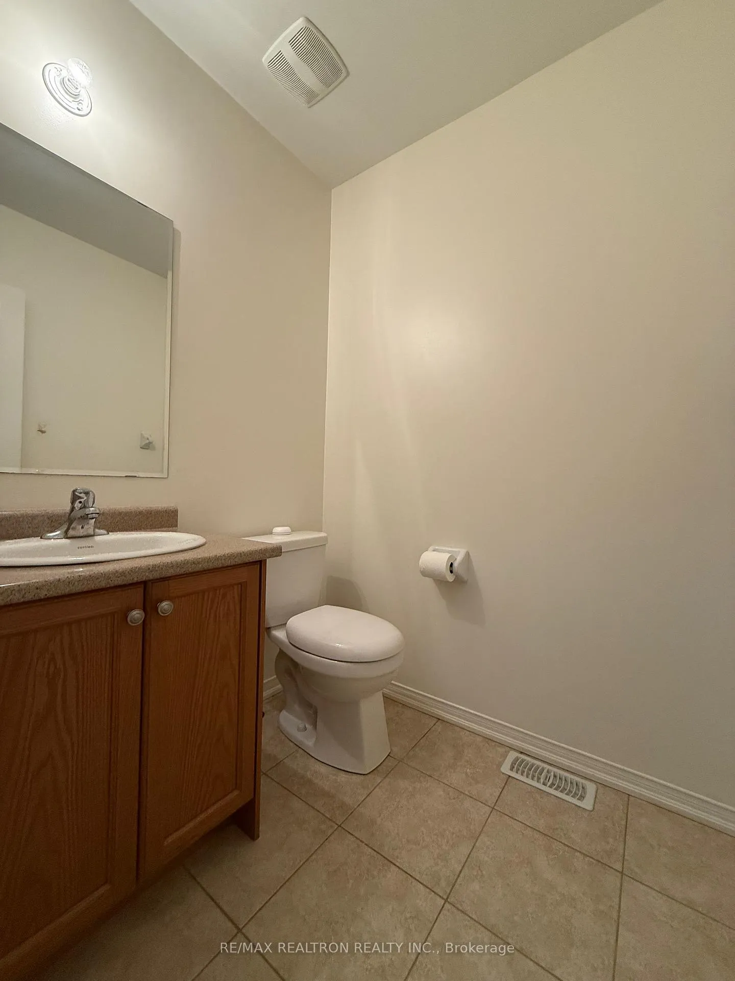 Photo 7 of 45 Skelton Crescent, Ajax, Central East — HOMEH