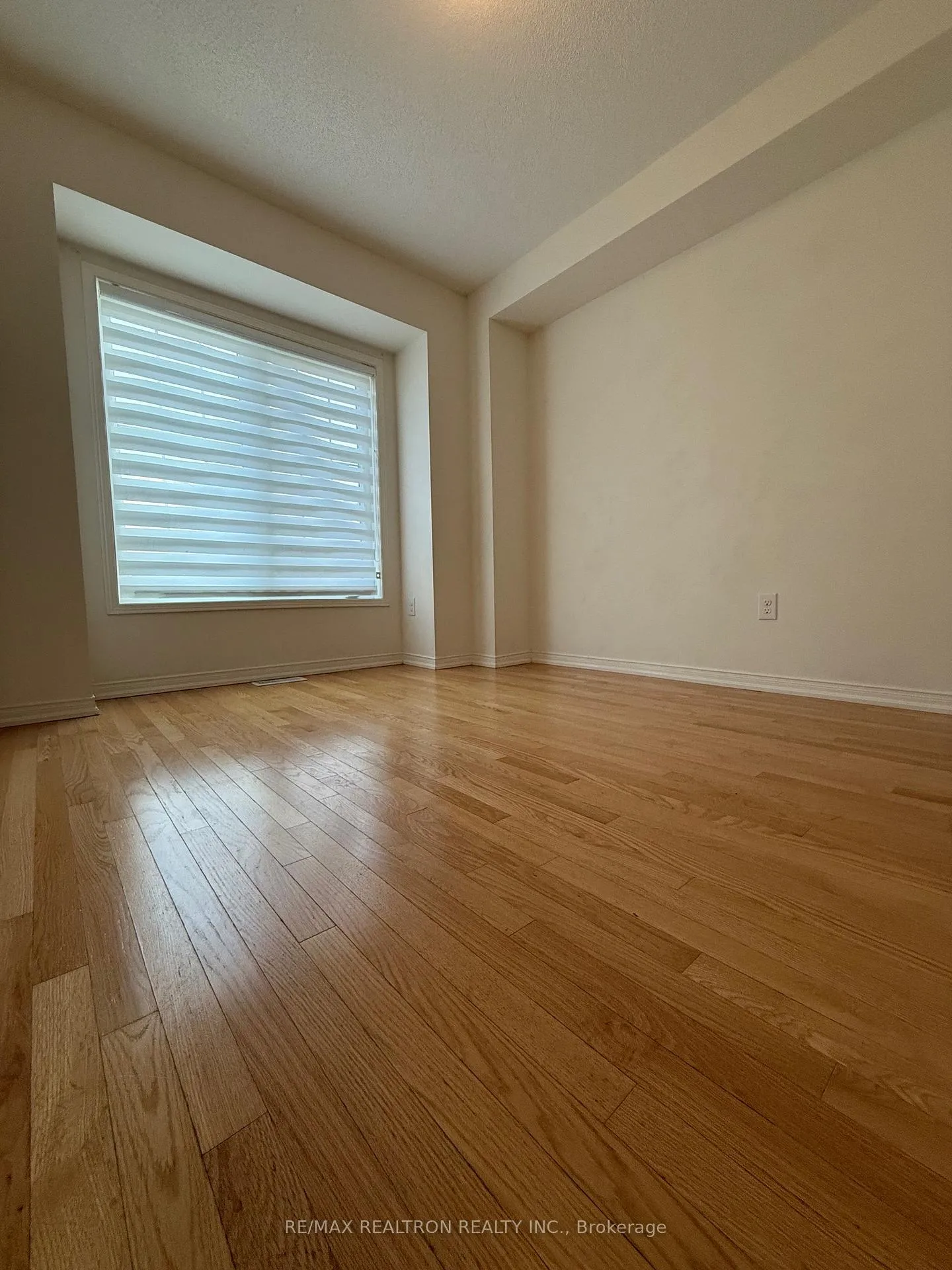 Photo 8 of 45 Skelton Crescent, Ajax, Central East — HOMEH