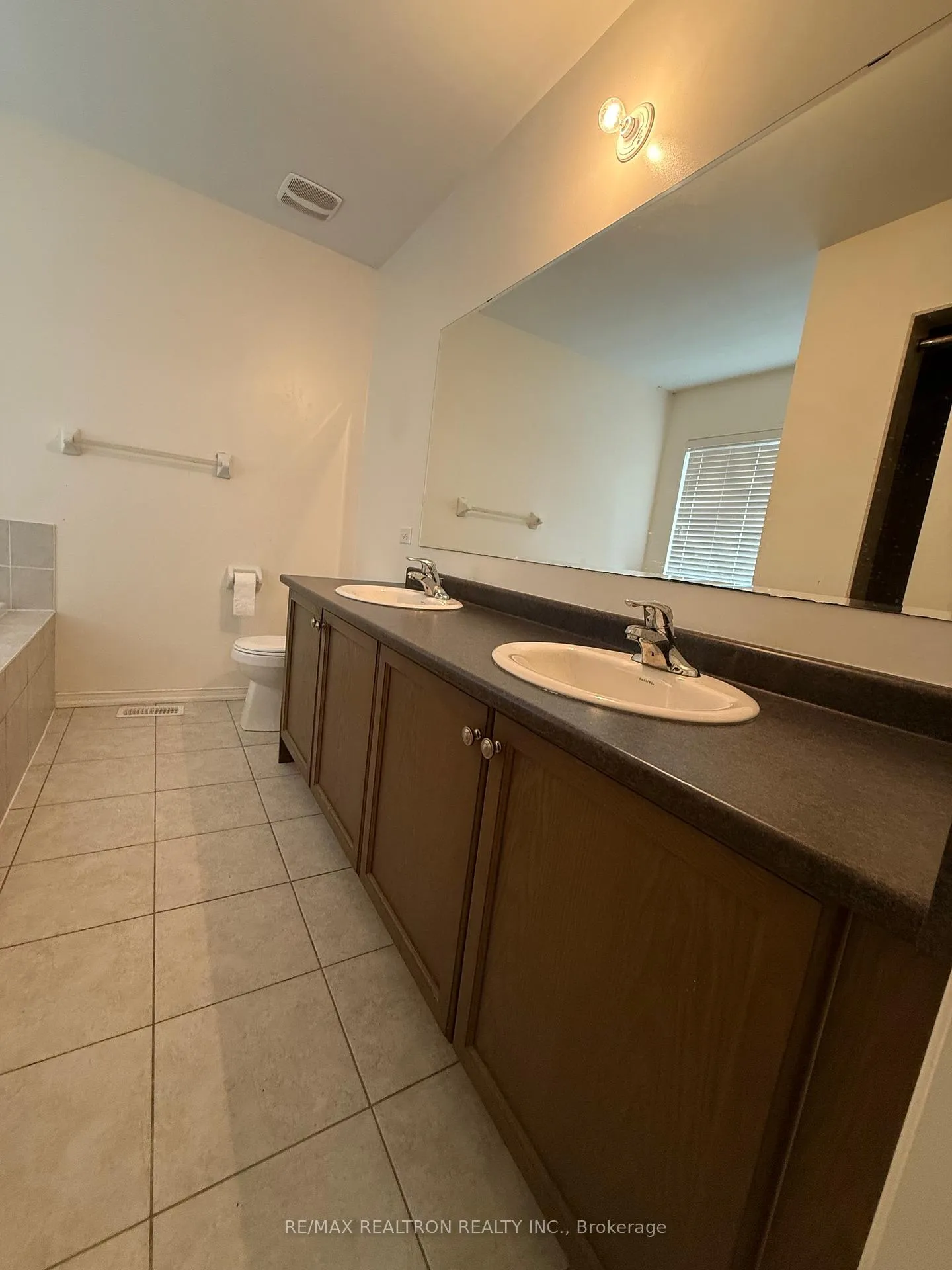 Photo 16 of 45 Skelton Crescent, Ajax, Central East — HOMEH