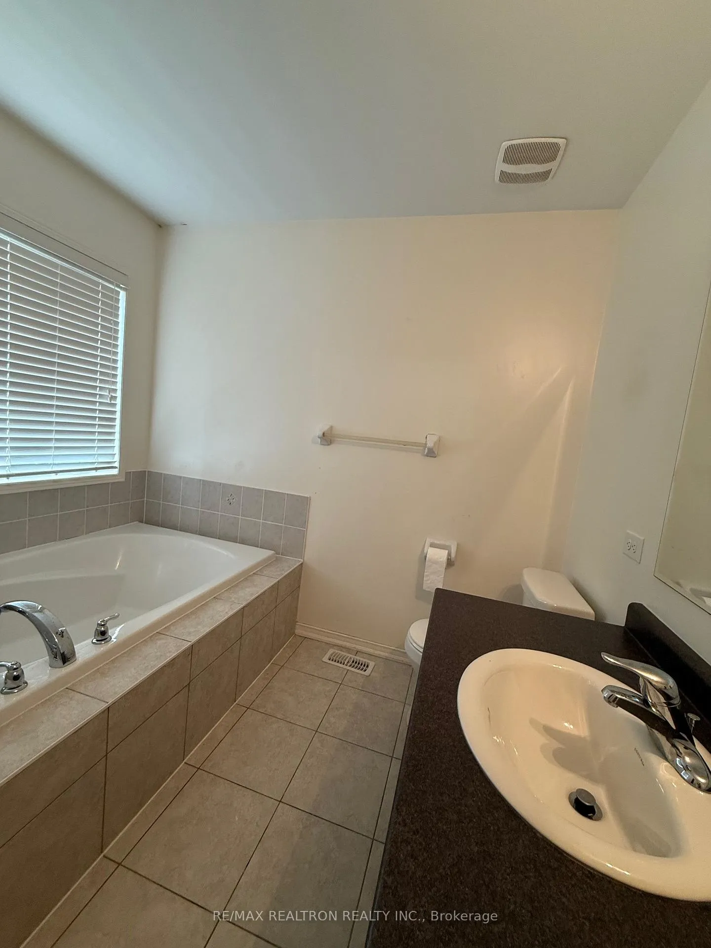 Photo 17 of 45 Skelton Crescent, Ajax, Central East — HOMEH