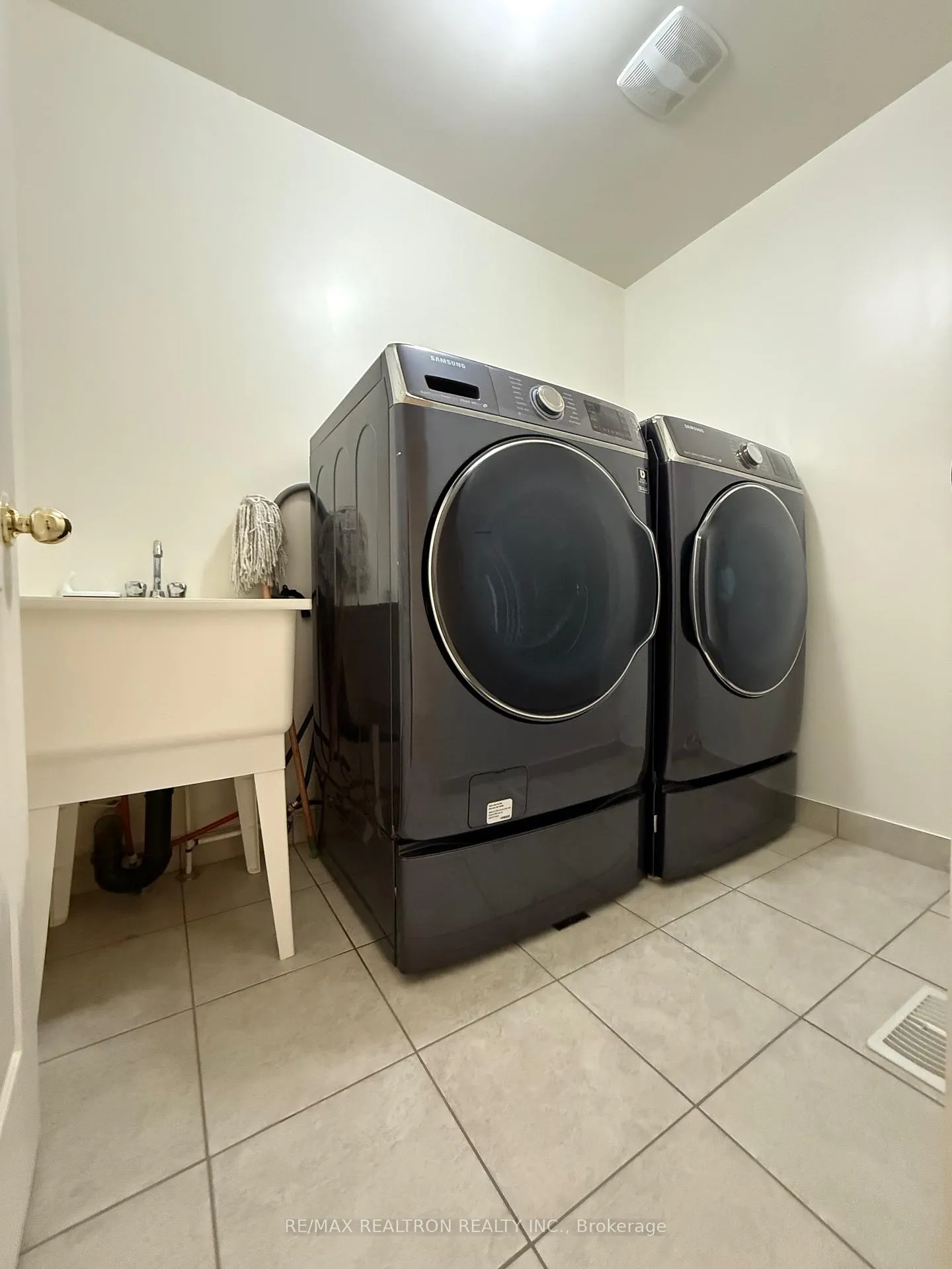 Photo 20 of 45 Skelton Crescent, Ajax, Central East — HOMEH