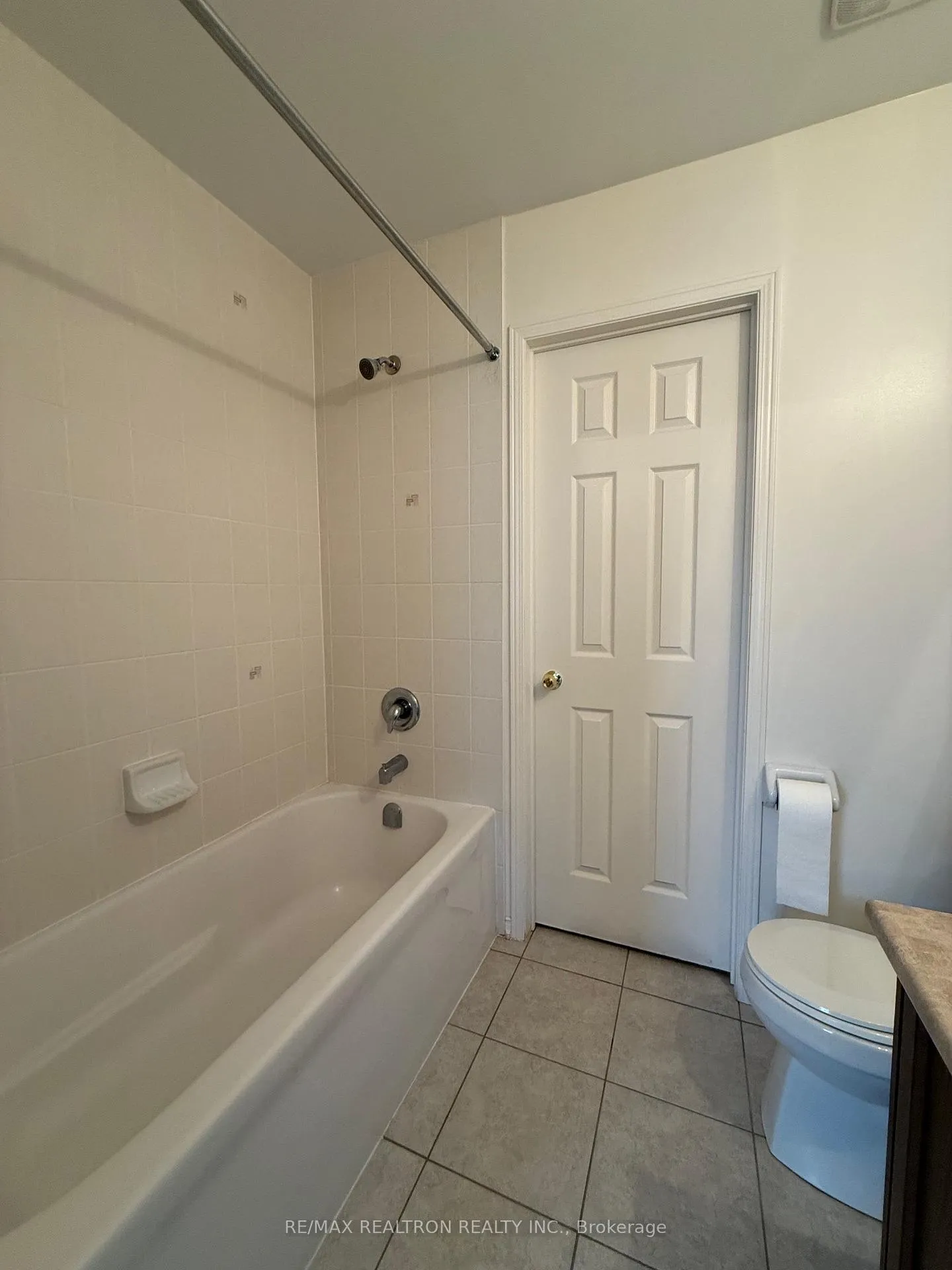 Photo 23 of 45 Skelton Crescent, Ajax, Central East — HOMEH